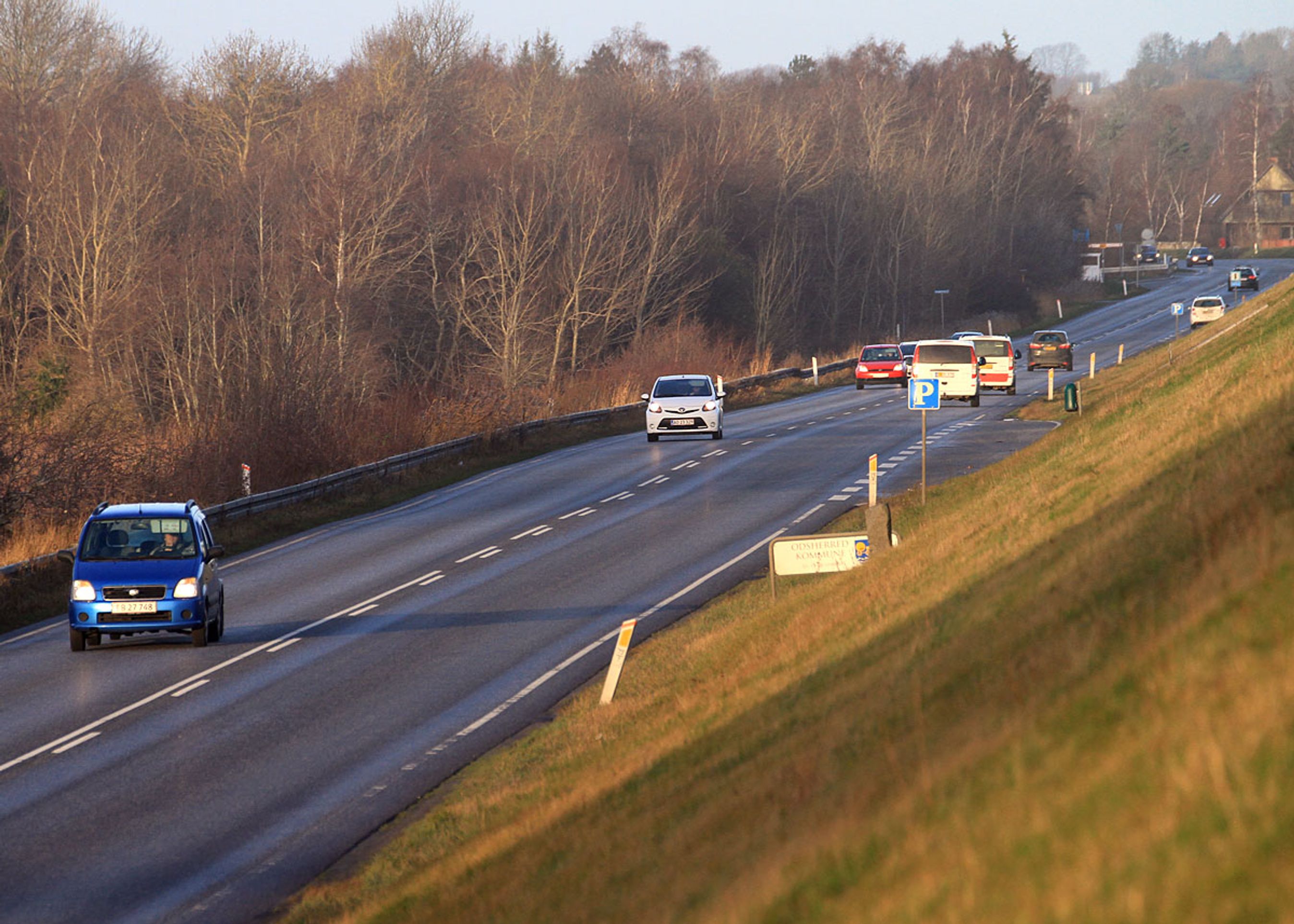 Trafikken på den gamle landevej, der går gennem adskillige bysamfund og som her langs Lammefjord, falder fra 11.000-17.000 biler i døgnet til 1.000-2000.