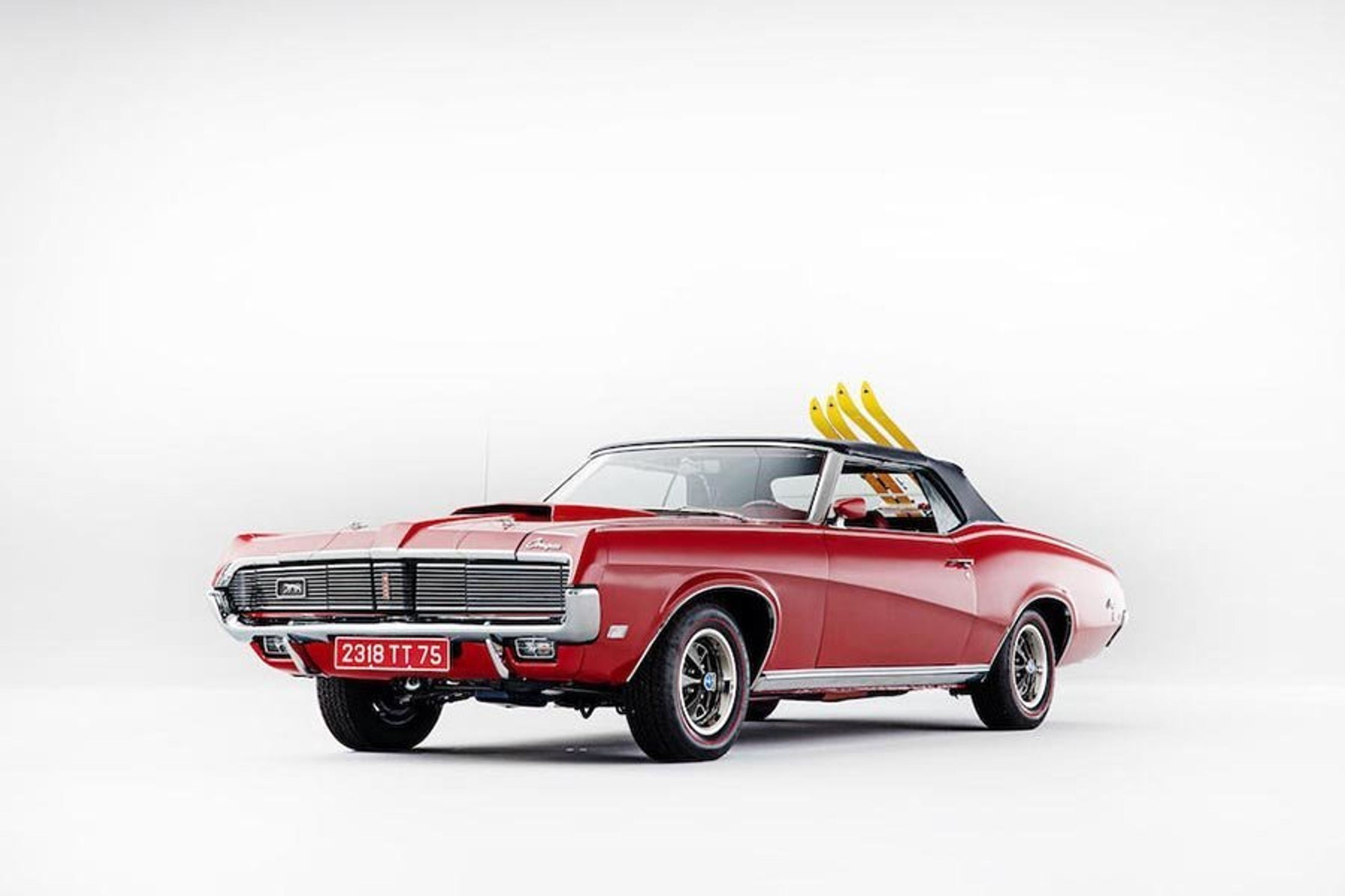 Inden James Bond i 1969 blev gift i „I hendes majestæts hemmelige tjeneste“, kørte hans kommende hustru i denne Mercury Cougar XR7, der i 2020 blev solgt for 559 procent over normalprisen (foto: Bonhams)