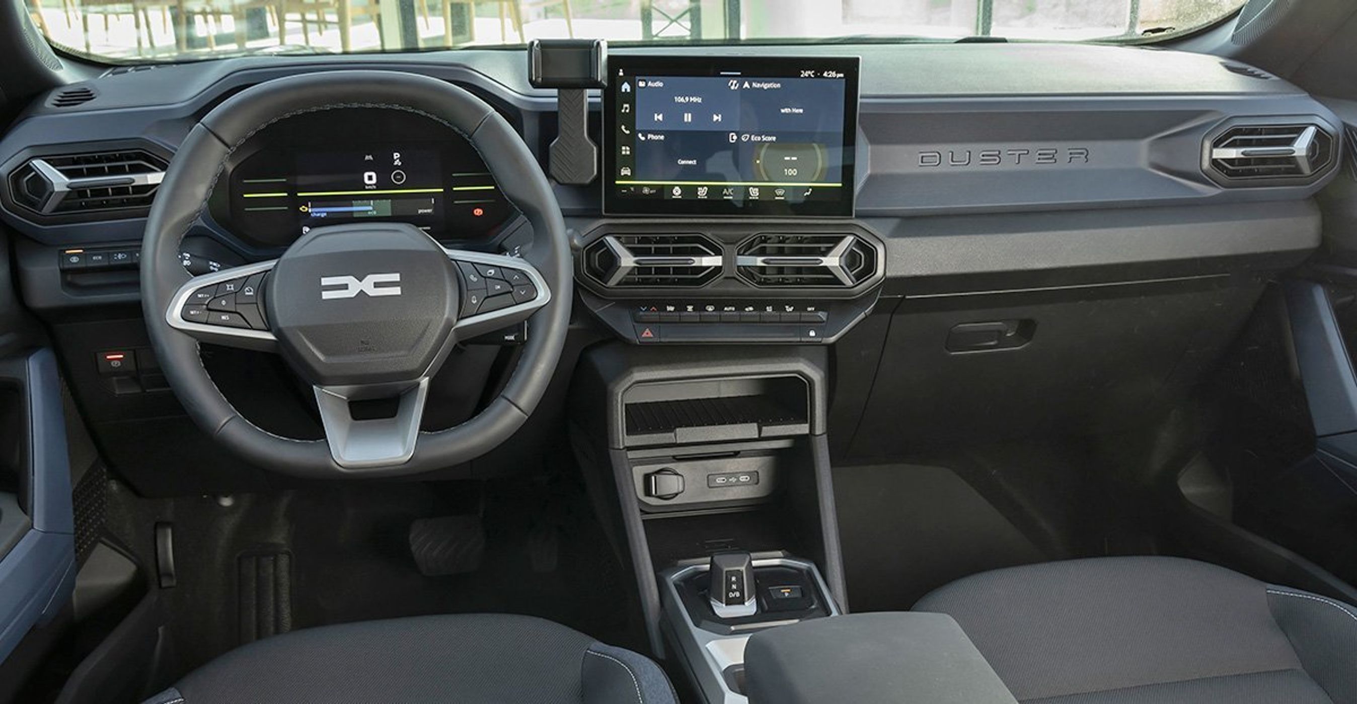 Førerpladsen i Dacia Duster.