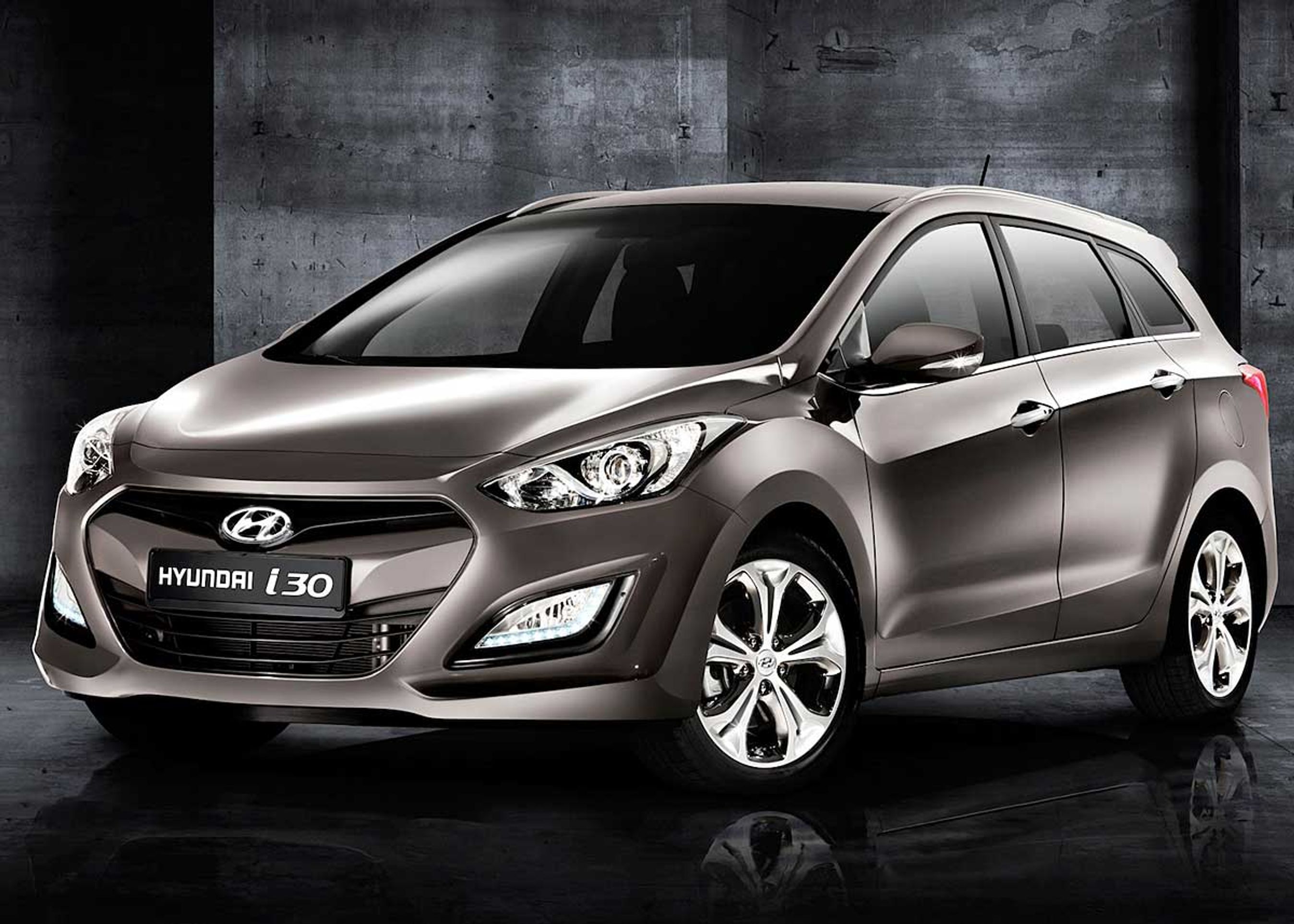 Hyundai i30 stationcar ventes til august.