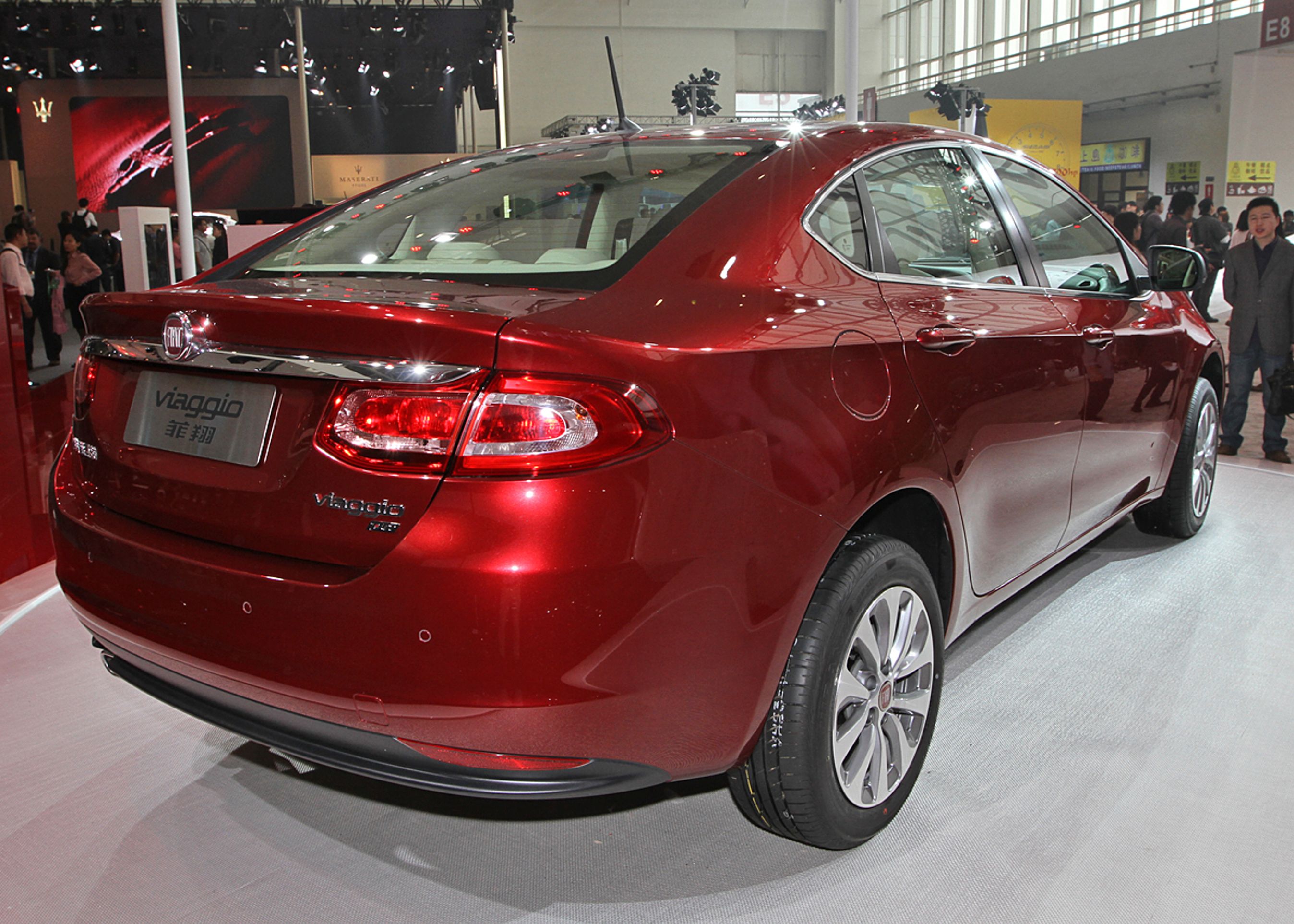 Fiat Viaggio er en stor og nydelig bil,nærmest elegant bil, men mangler måske lidt typisk, spændstig Fiat-formgivning.