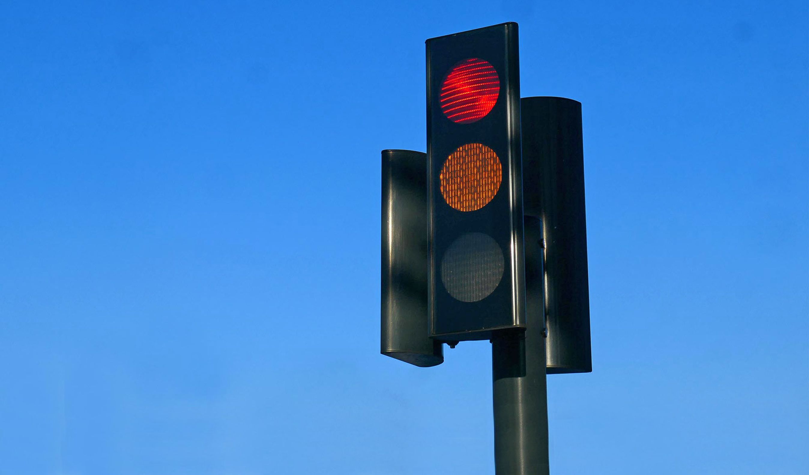 Lyssignal, der viser gult og rødt.