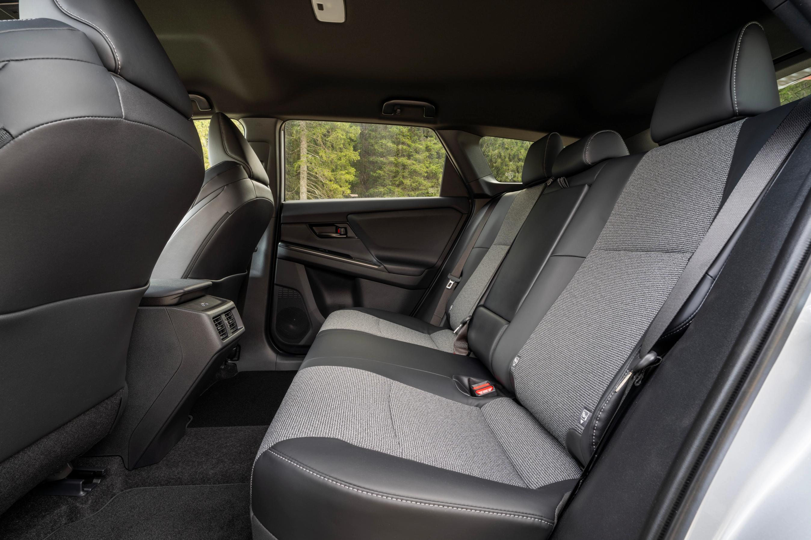Bagsæder i en Toyota bZ4X Touring