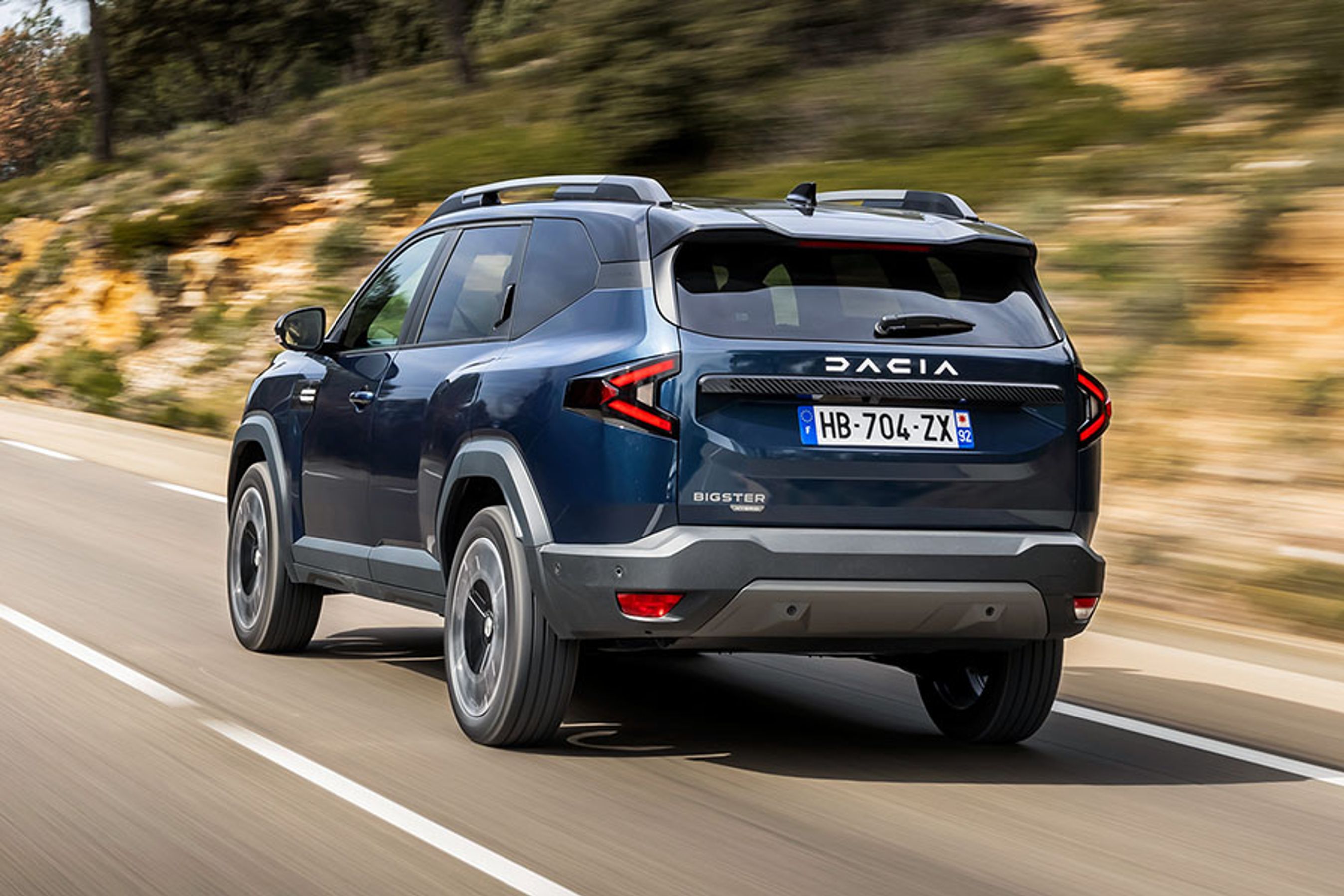 Bagklappen, der bærer det nye Dacia-navnelogo, er elbetjent – det er første gang en Dacia har den funktion.