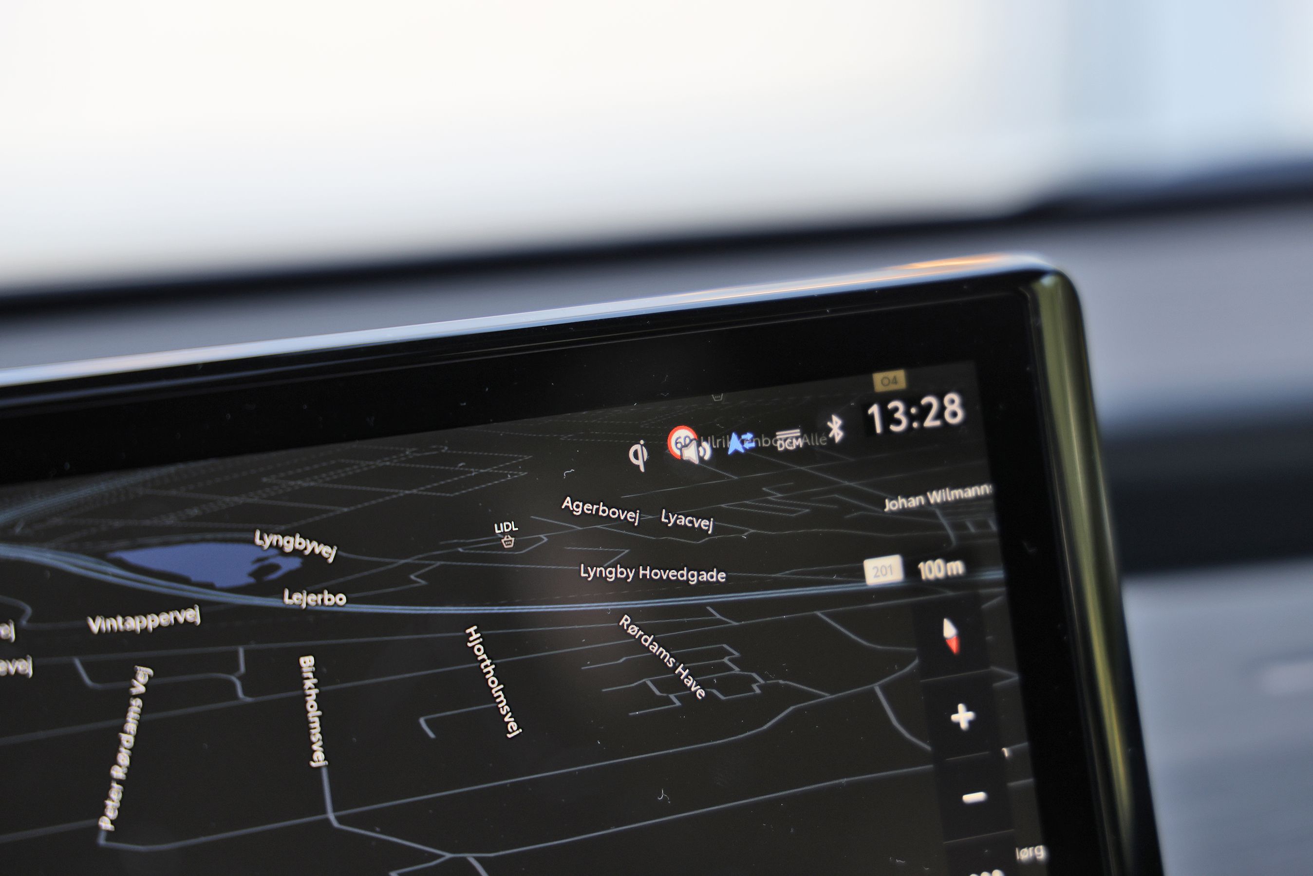 Touchskærmen i en Toyota bZ4X Touring 2026.