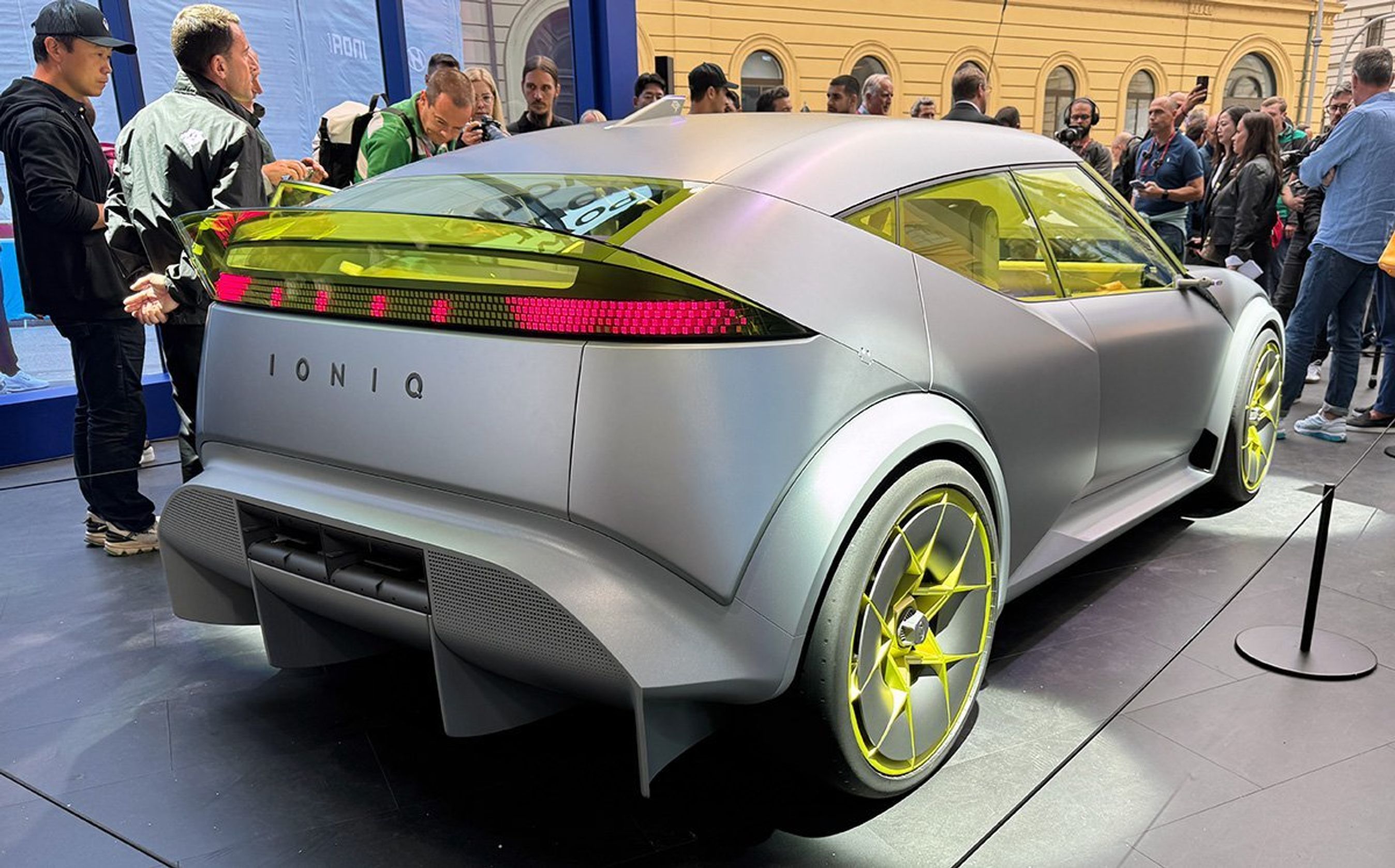 Hyundai Concept Three bagfra.