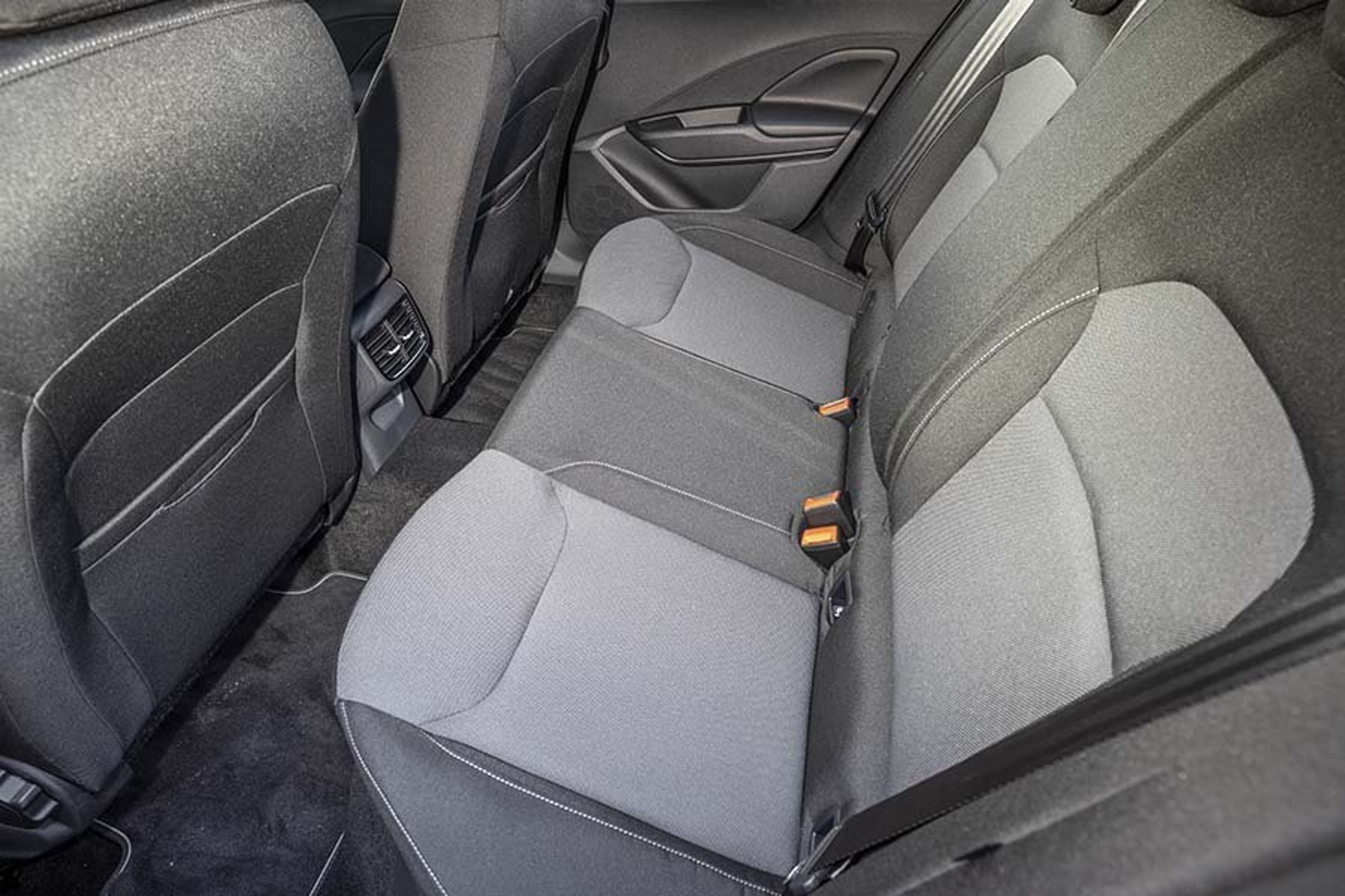 I Ambition og Style-udgaverne er der friskluftdyser til bagsædet. 