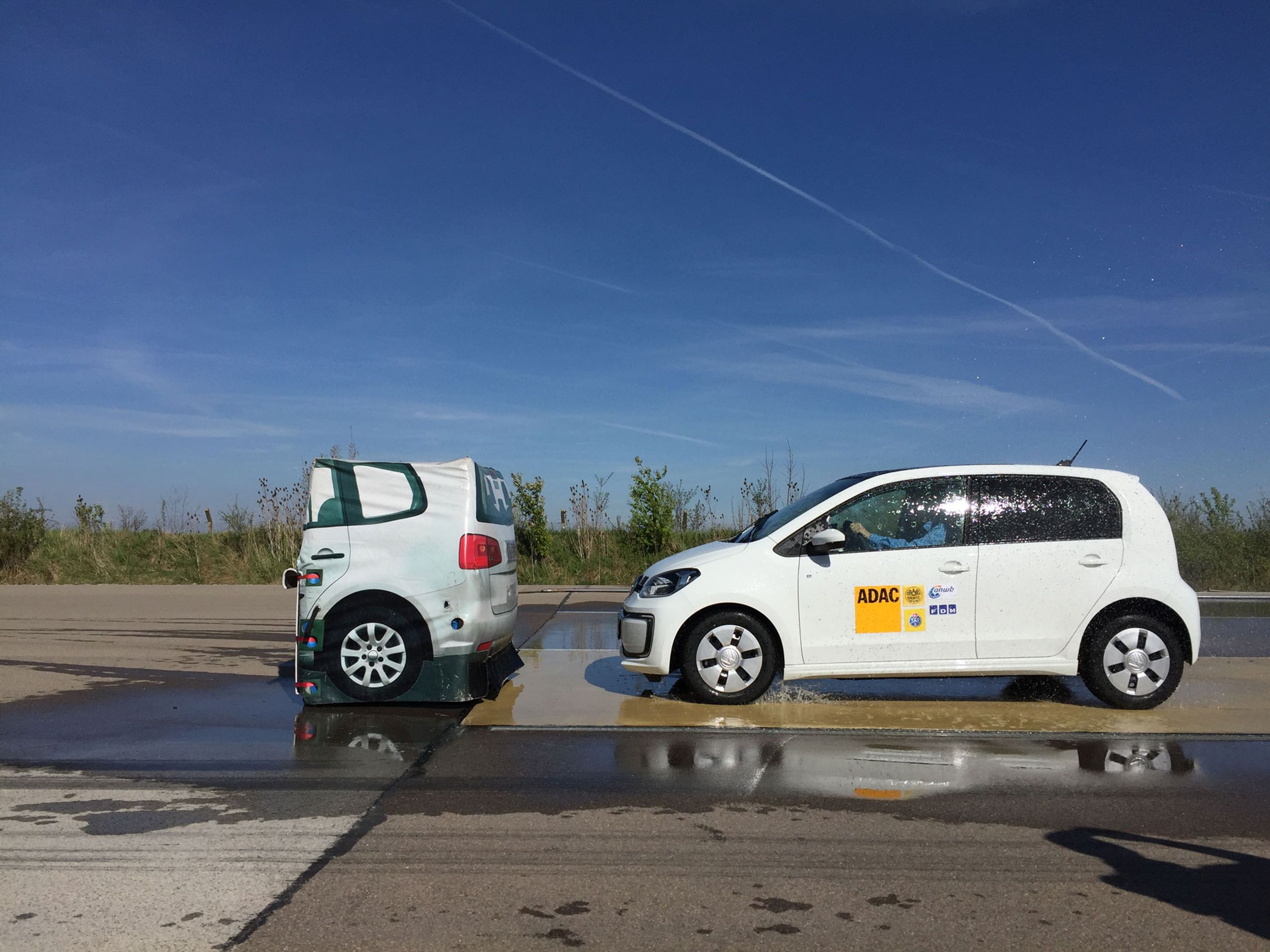 Sikkerheden i biler skal være bedre, mener EU, som foreslår at gøre en række sikkerhedssystemer obligatoriske.