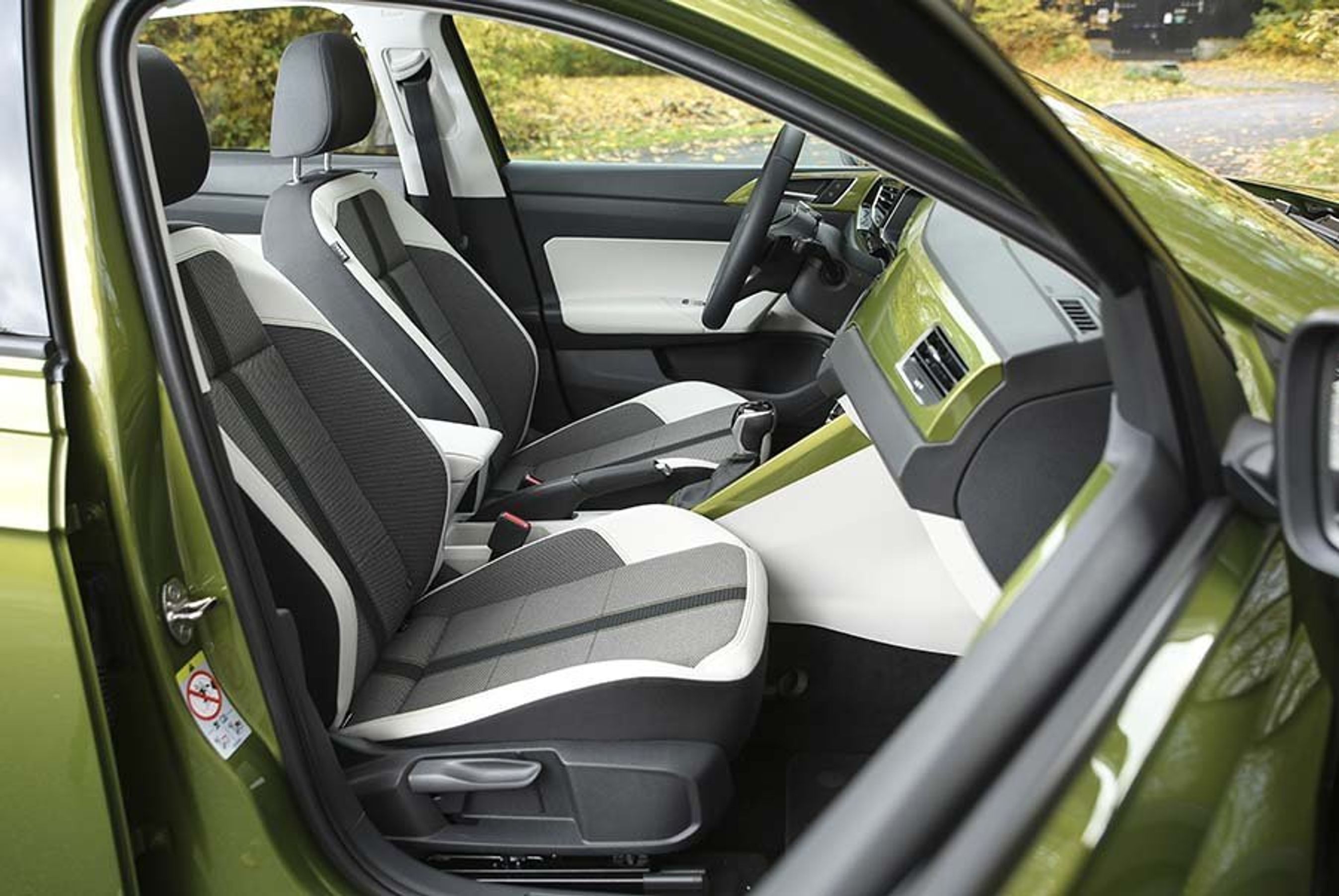 Forsæderne er flot sammensat med forskellige materialer i Style-udgaverne. 