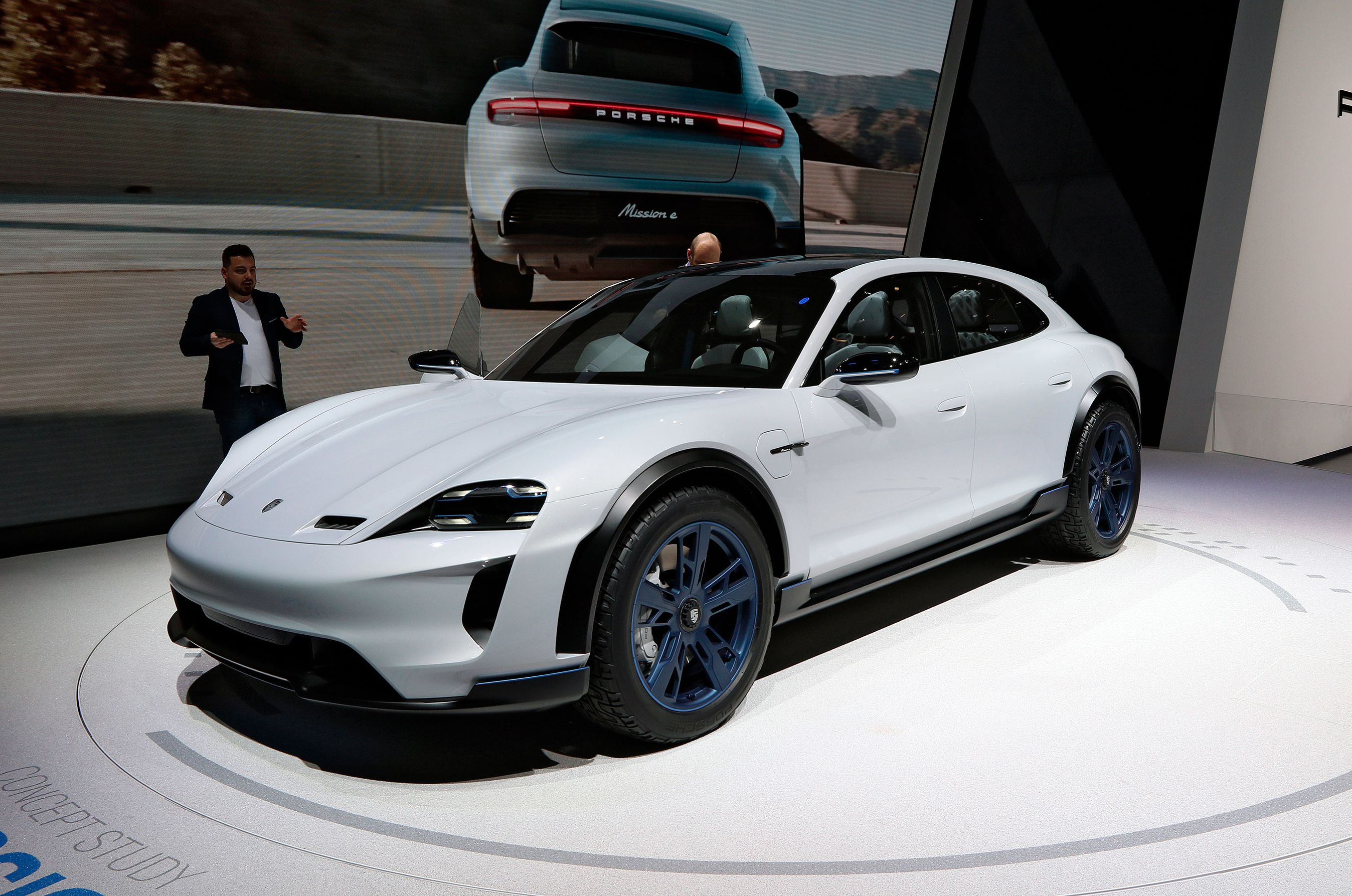 Porsche Mission E Cross Turismo