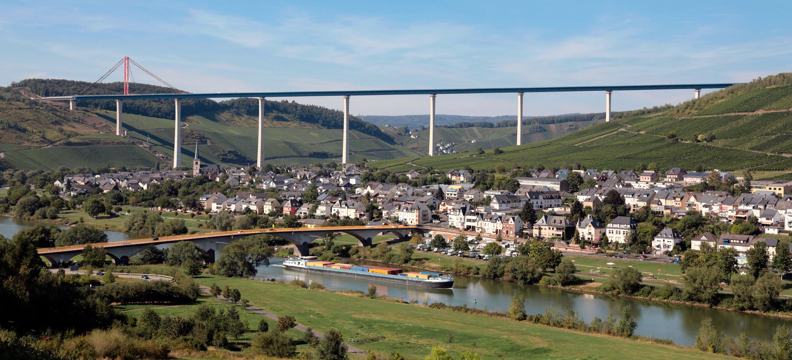 Højbroen over Moseldalen.