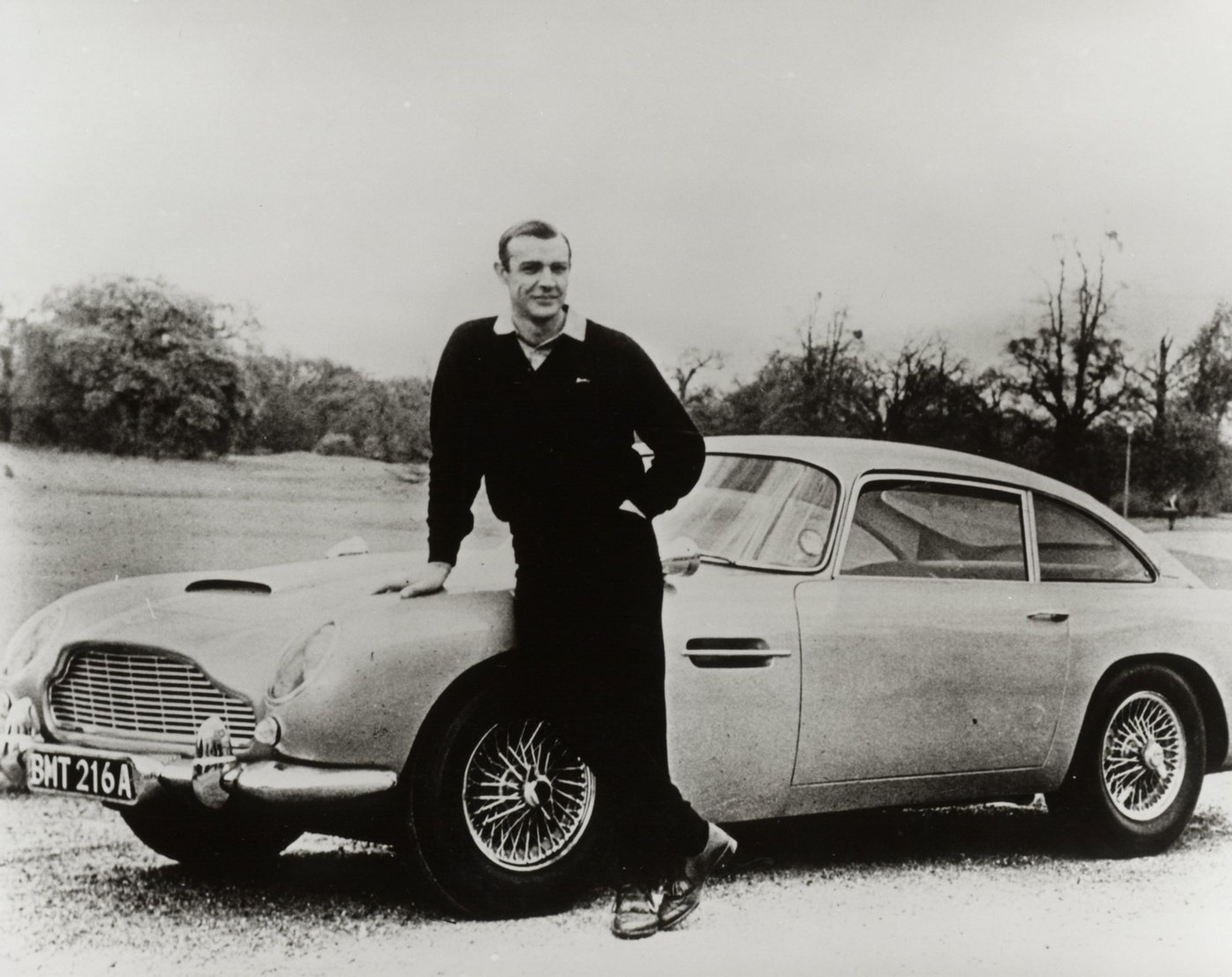 Aston Martin DB5 er i forvejen meget dyr på grund af sin James Bond-fortid. Og har bilen også været med i en Bond-film, koster det over 750 procent ekstra (foto: Aston Martin)