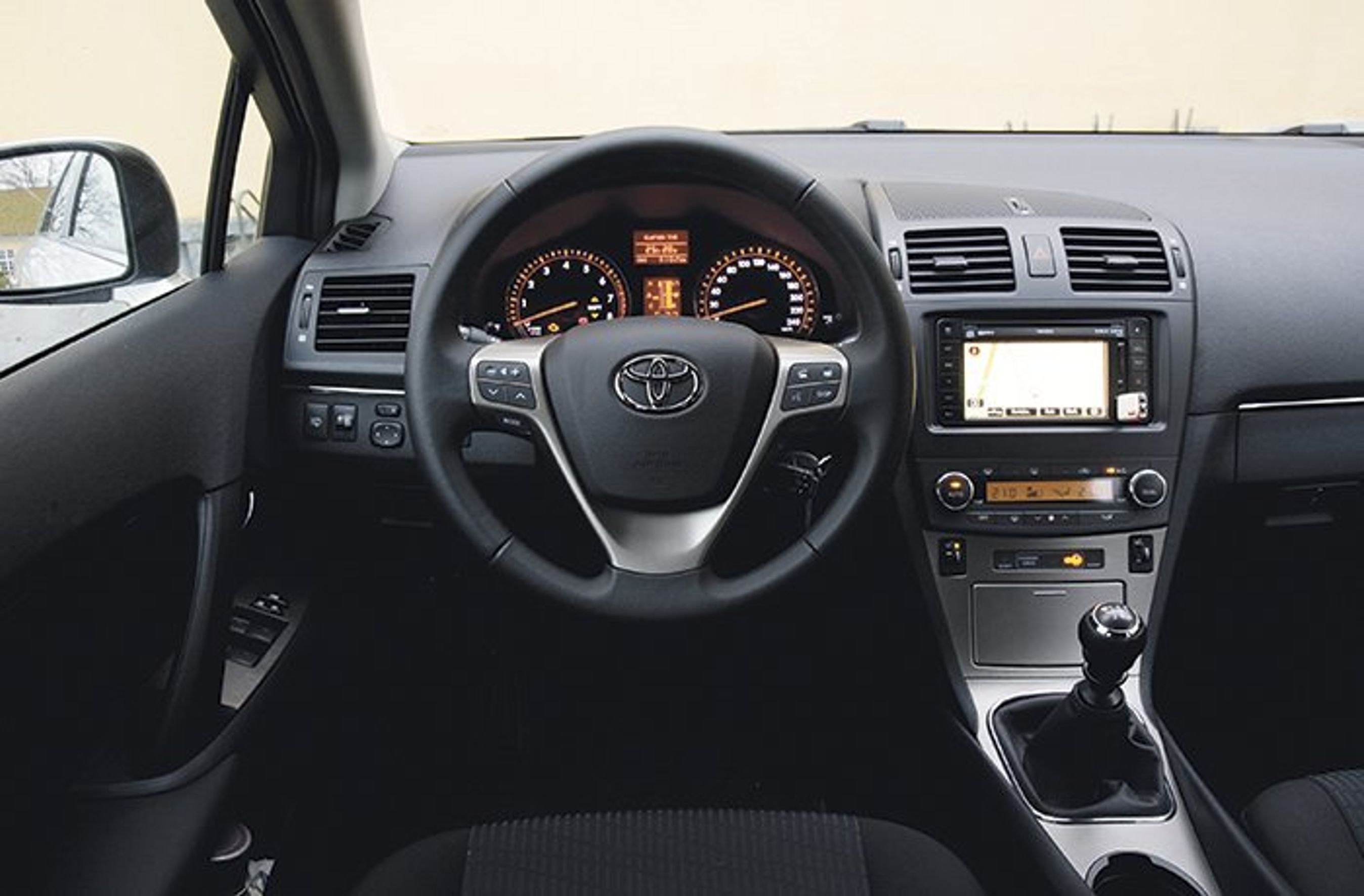 Det er blevet en rigtig rar oplevelse at sidde bag rattet i Toyota Avensis.