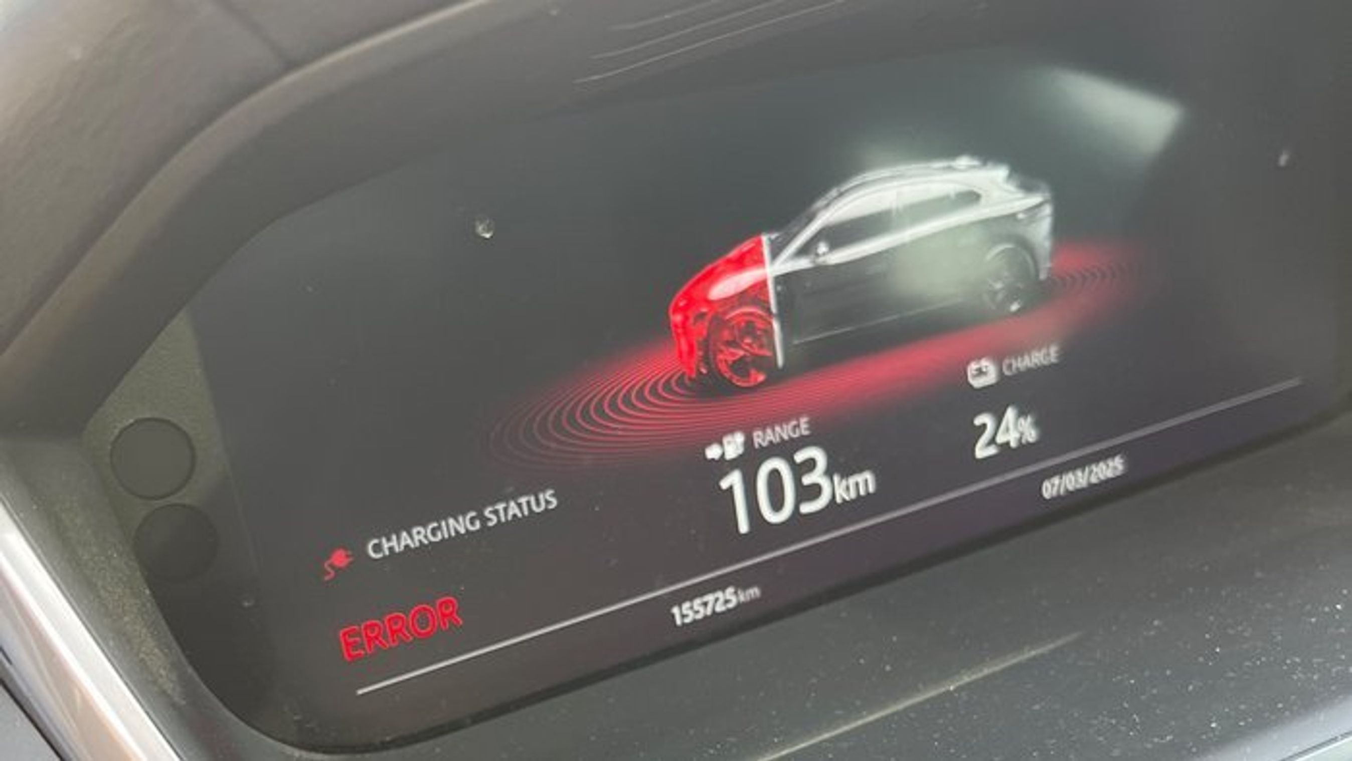 Fejlmeddelelse på bils skærm