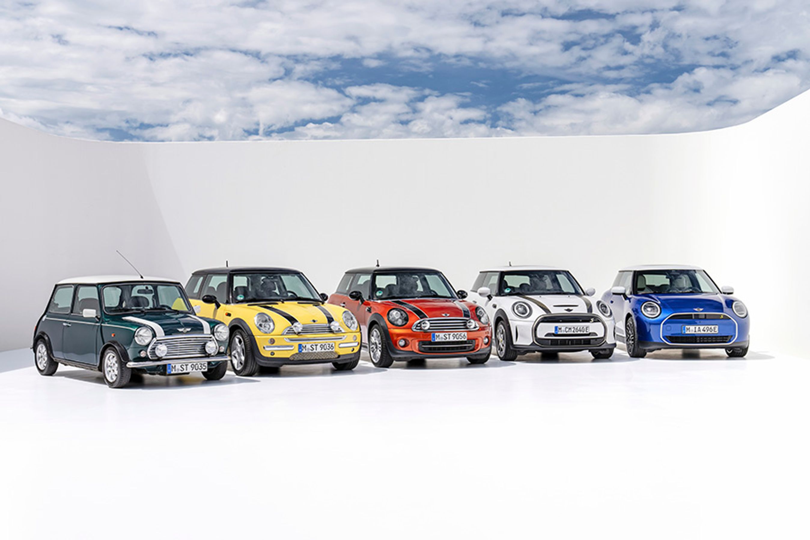 Mini er nu nået til fjerde generation af Cooper under BMW-tiden. Dertil var der originalen fra 1959.