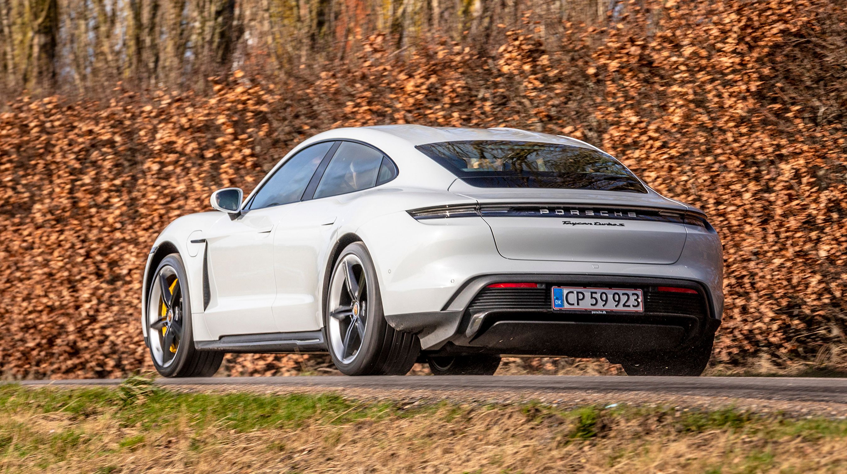 Man kan bedst betegne karrosseriet som en Sports-sedan. Der er fire sidedøre og et udvendigt bagagerum både for og bag. Bilen ses som en konkurrent til bl.a. Tesla Model S.