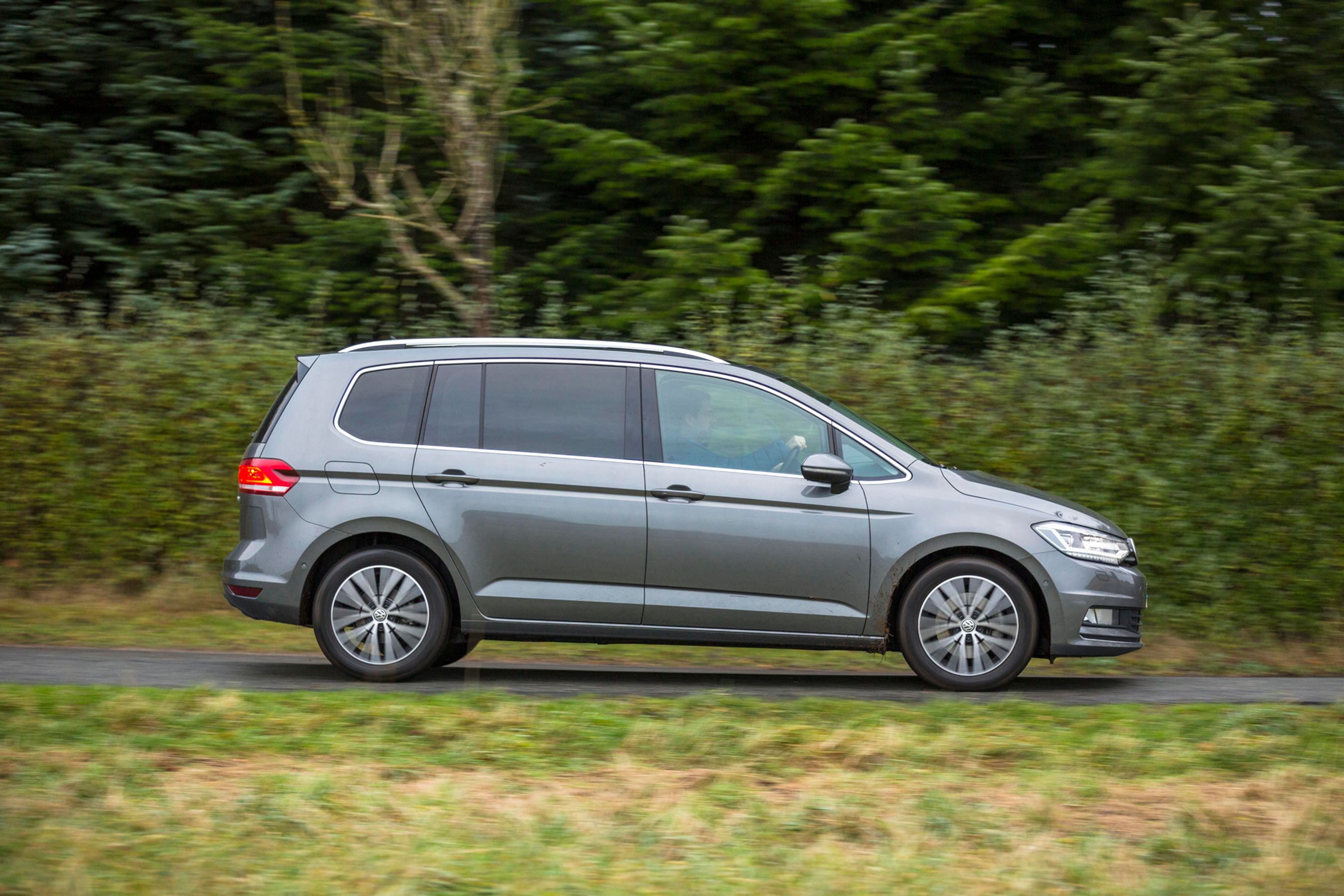 Billede af VW Touran fra siden