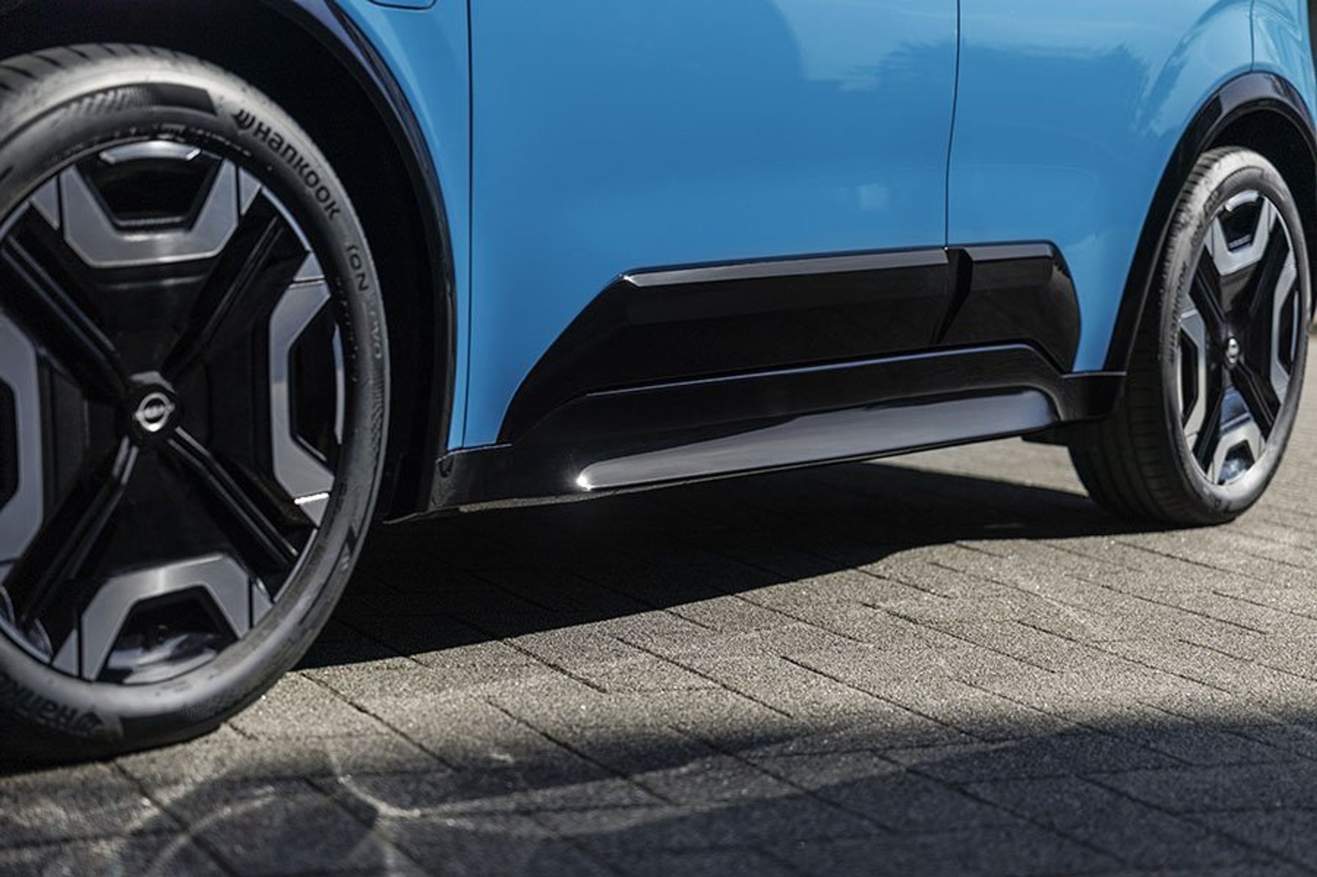 Panel på siden af en Nissan Micra