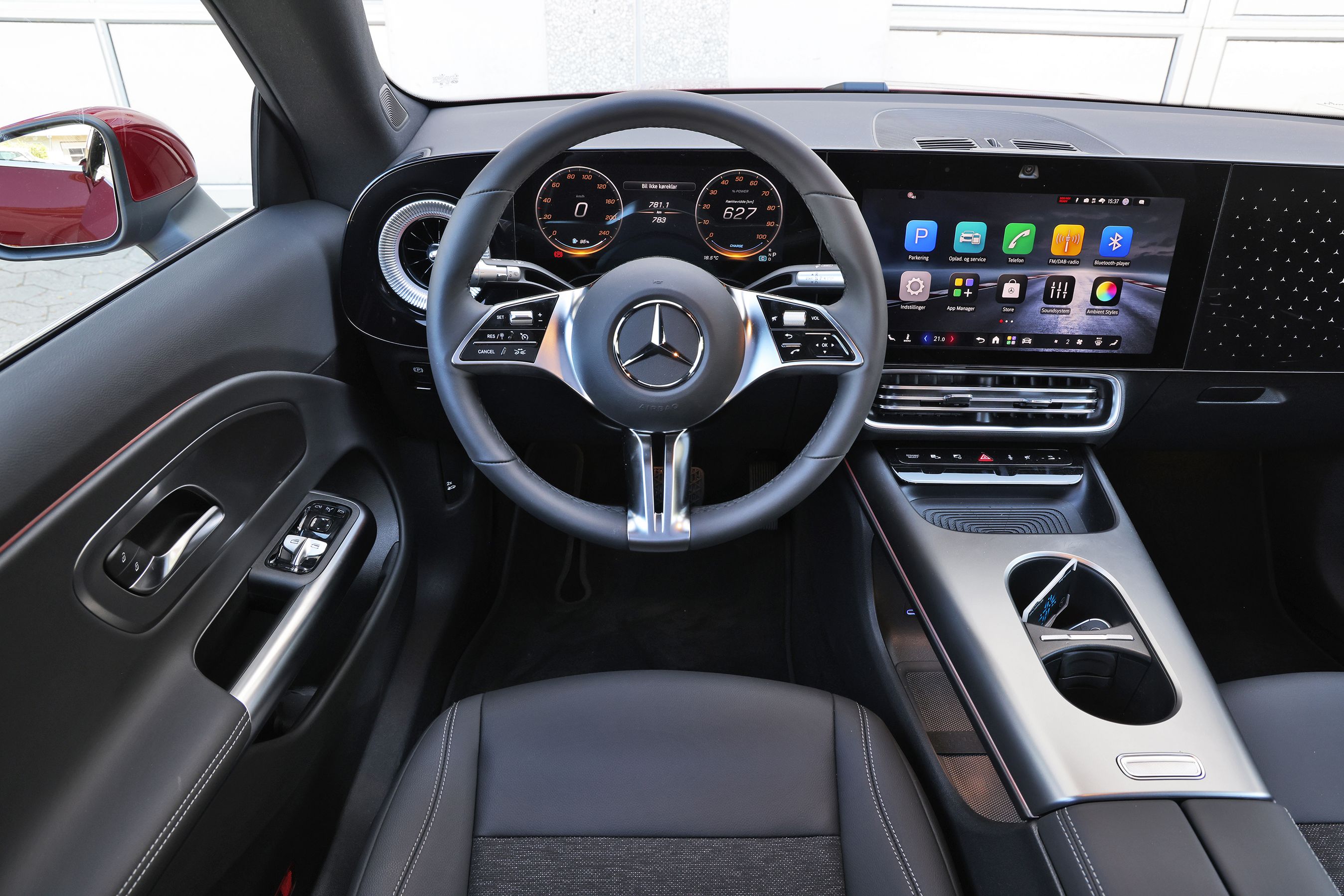 Førerpladsen i en Mercedes-Benz CLA Shooting Brake