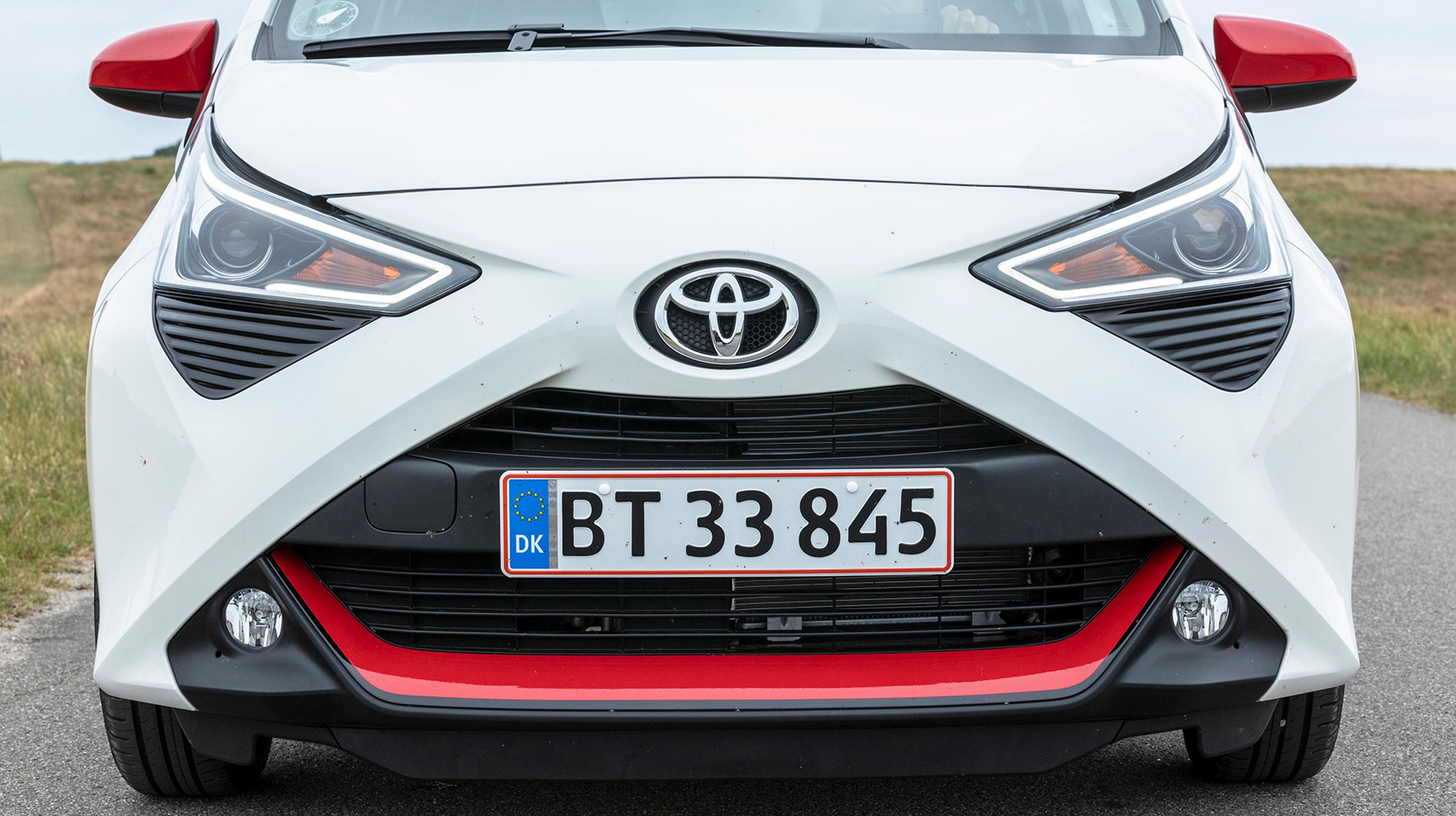 Ansigtet på den lille bil ser næsten barsk ud efter faceliftet.