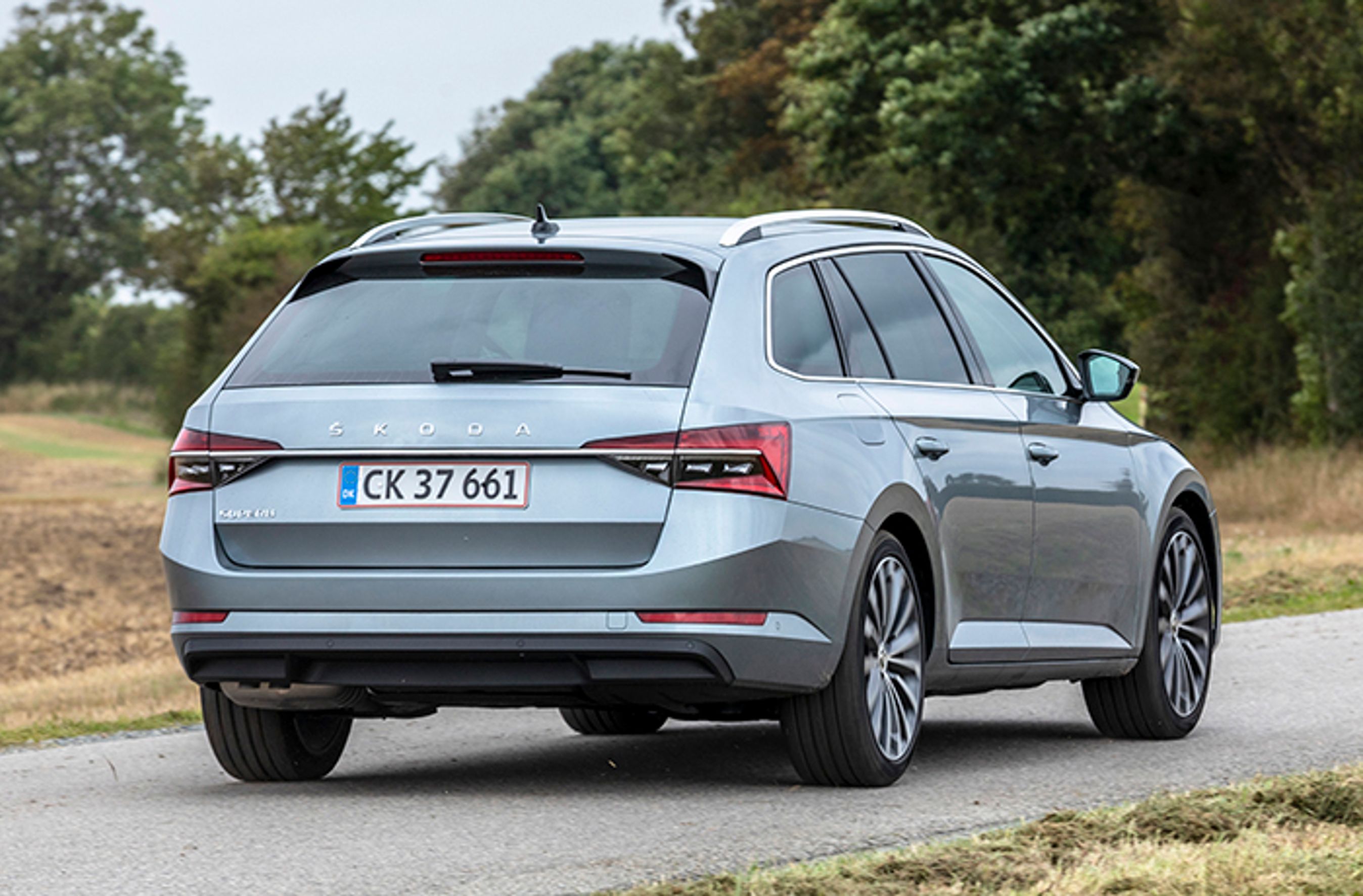 Skoda Superb set bagfra