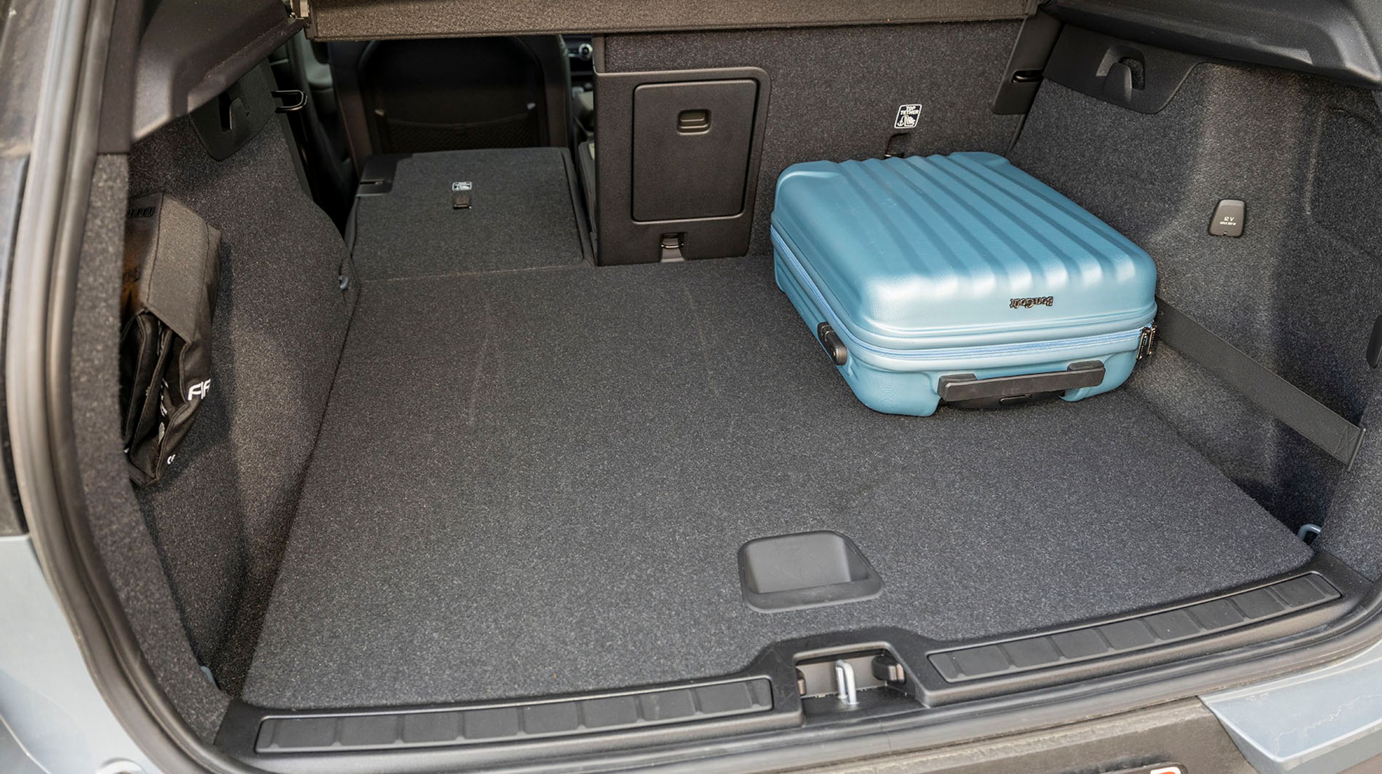 Bagagerummet er stort og rummer 452 liter. Under gulvet er et lille rum med plads til kabler og lignende.