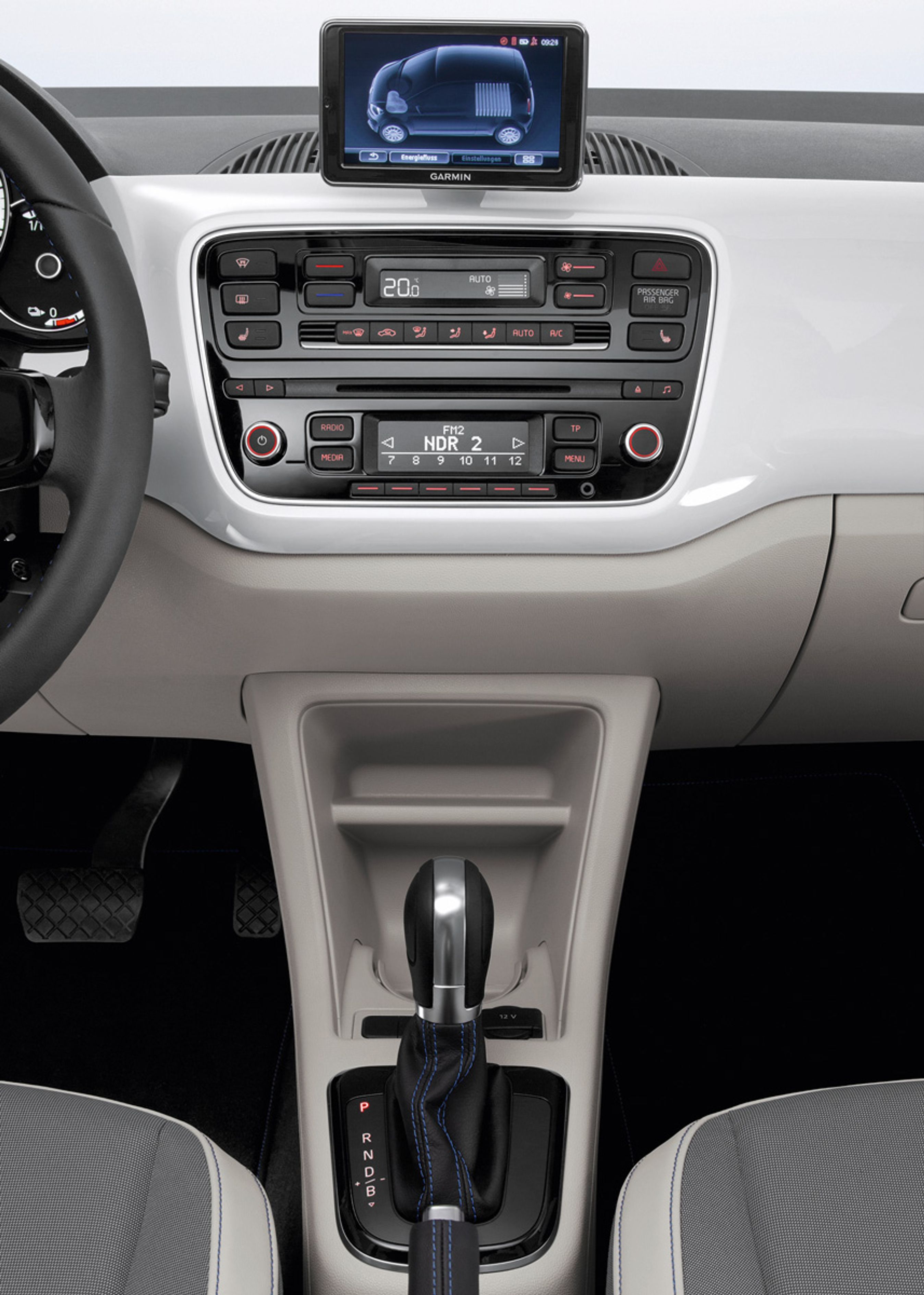 VW e-Up får som standard højeste udstyrsniveau samt "automatgear", idet der kun er ét fremadgående gear i elbilen.