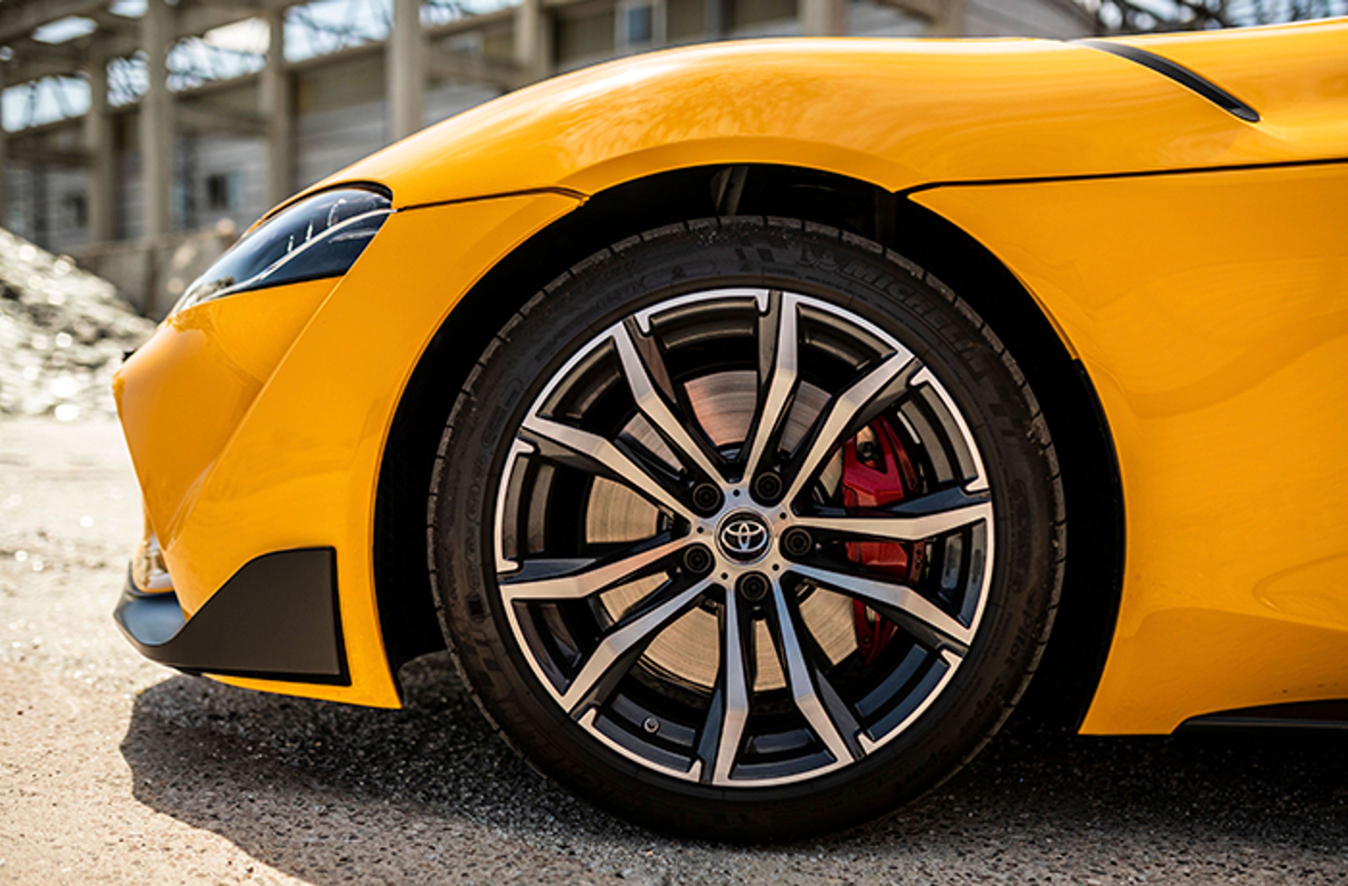 Vil man have sportslige Brembo-bremser, må man op i en topversion. Det havde vi ikke adgang til.