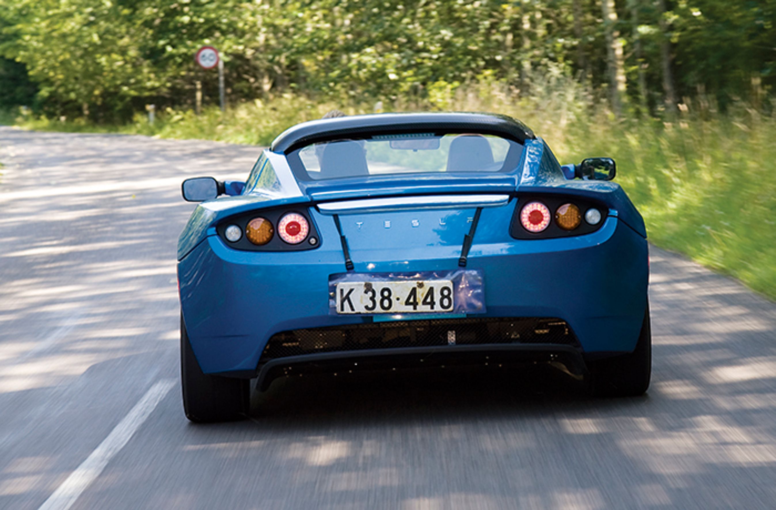 Tesla Roadster er lækker set bagfra