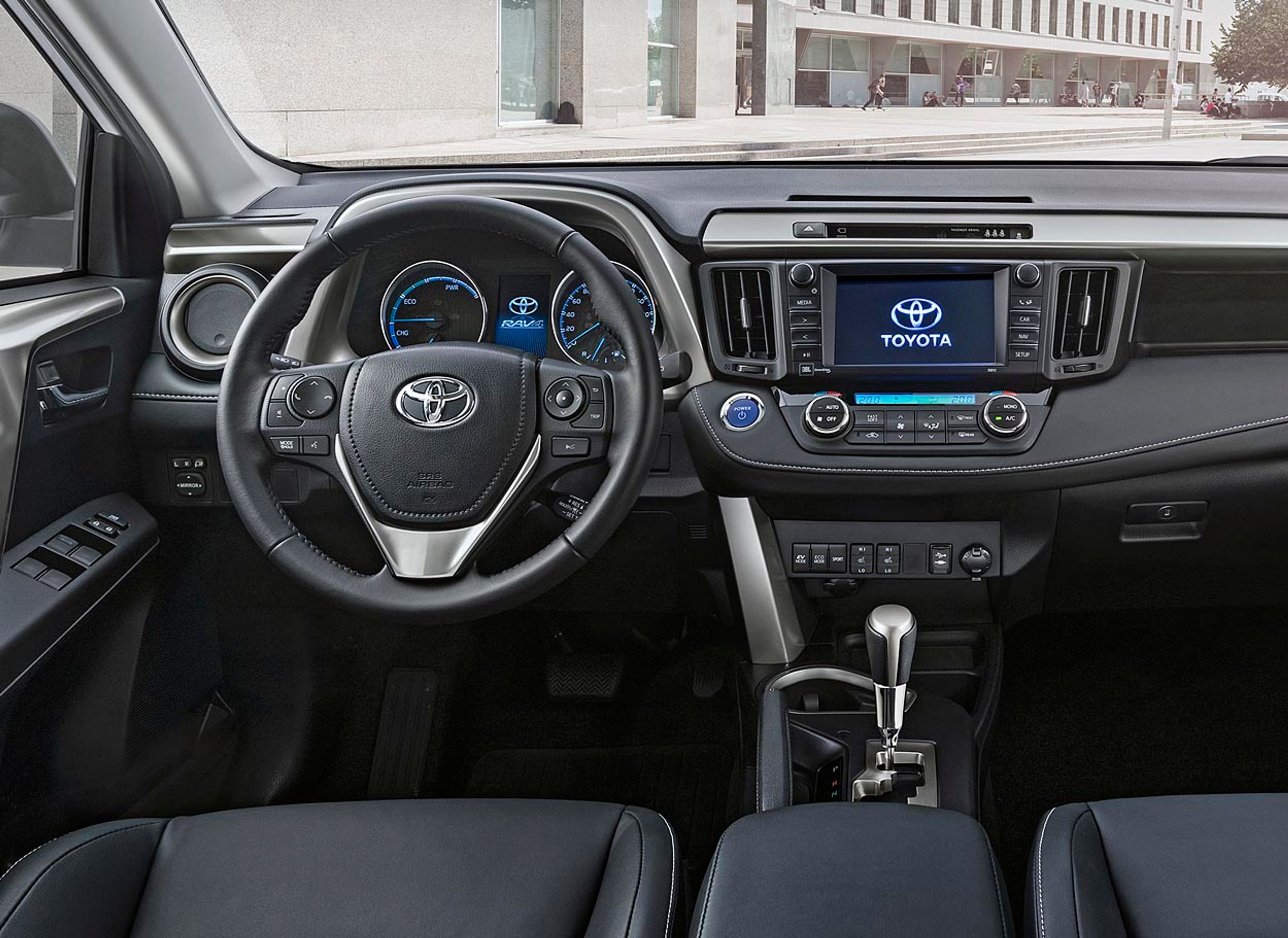 Kabinen omkring førerpladsen har fået et mærkbart løft og mulighed for stor trykskærm.