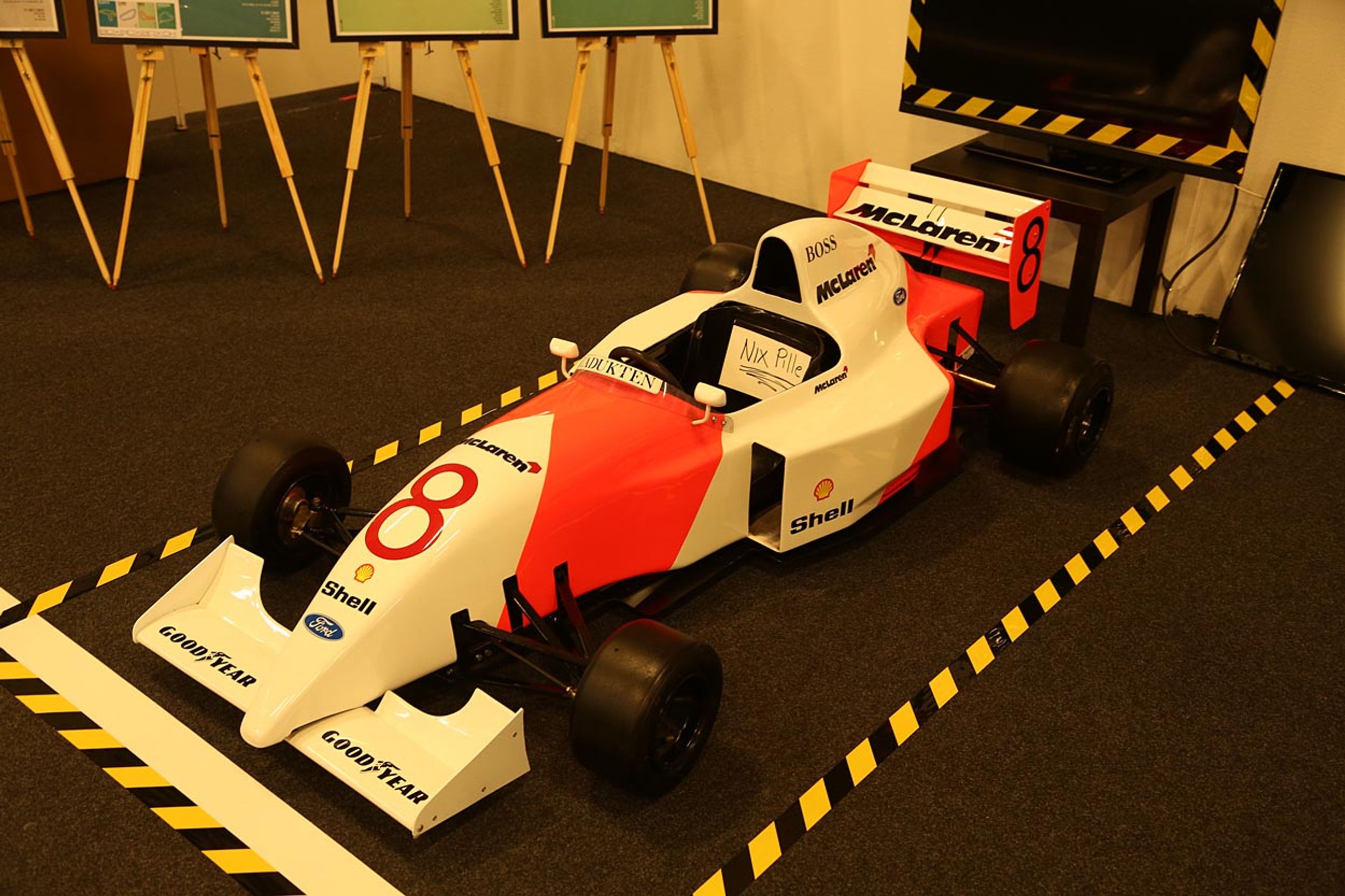 Kevin Magnussens første Formel 1 bil, bygget af hans onkel Erik, er også udstillet på hans officielle fanklubs stand. Fotos: Karsten M. Lemche, FDM