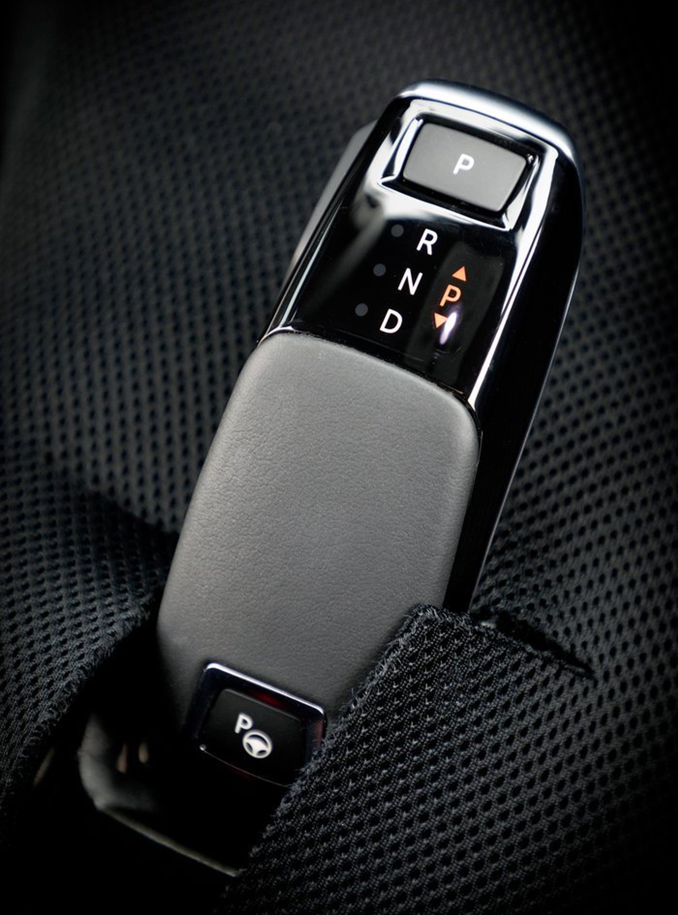 Elektronisk gearvælger kendes bl.a. fra Peugeot 3008.