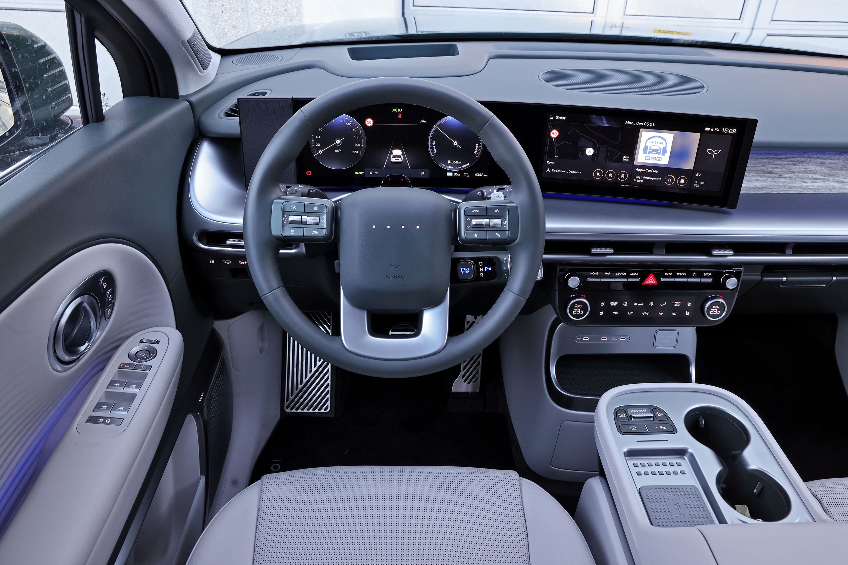 Førerpladsen i en Hyundai Ioniq 9