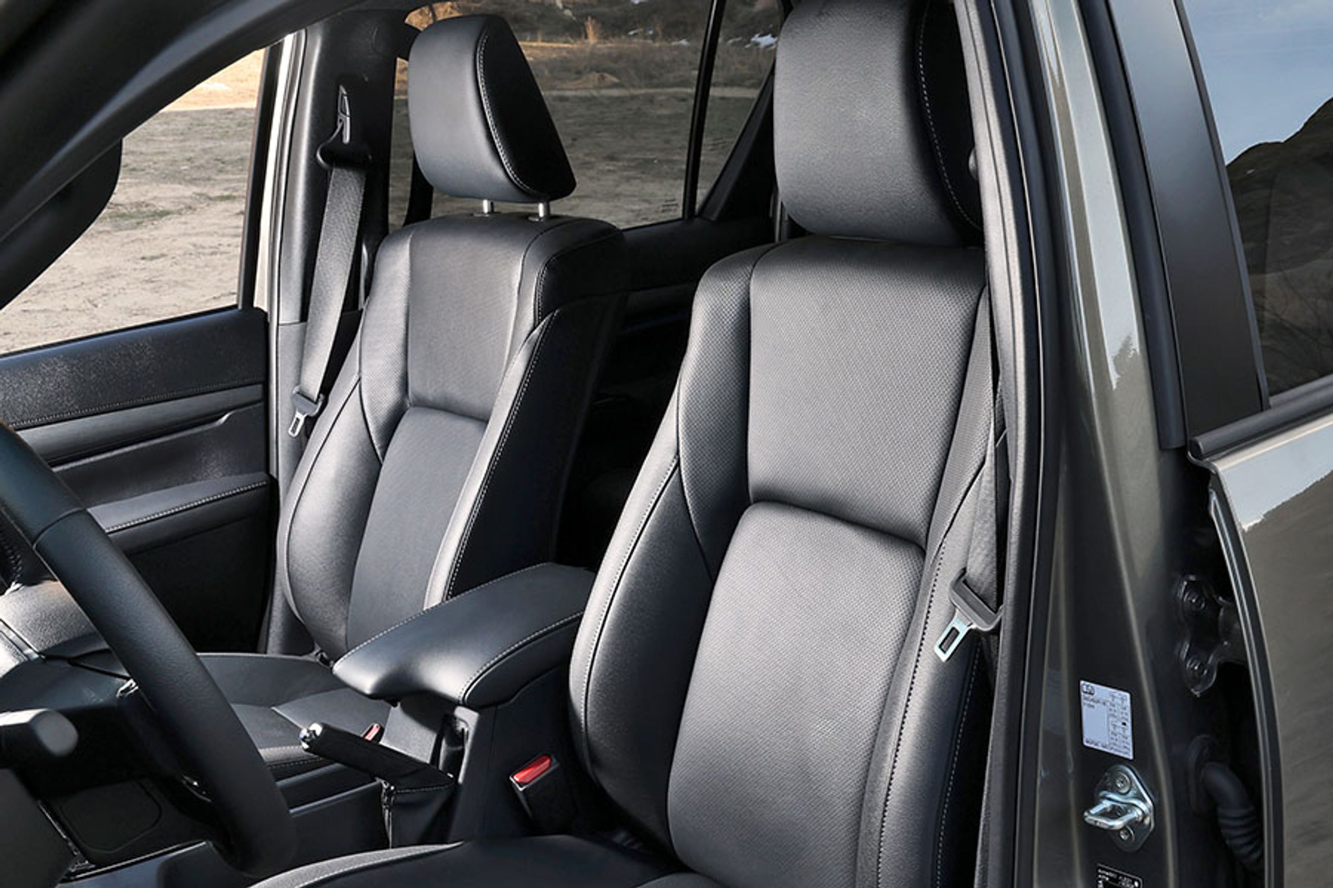 Der er fine sæder, der giver god støtte i terrænet. Hele fire kraftige „panikhåndtag“ (to i hver side) gør det muligt at holde sig fast, når det går over stok og sten.