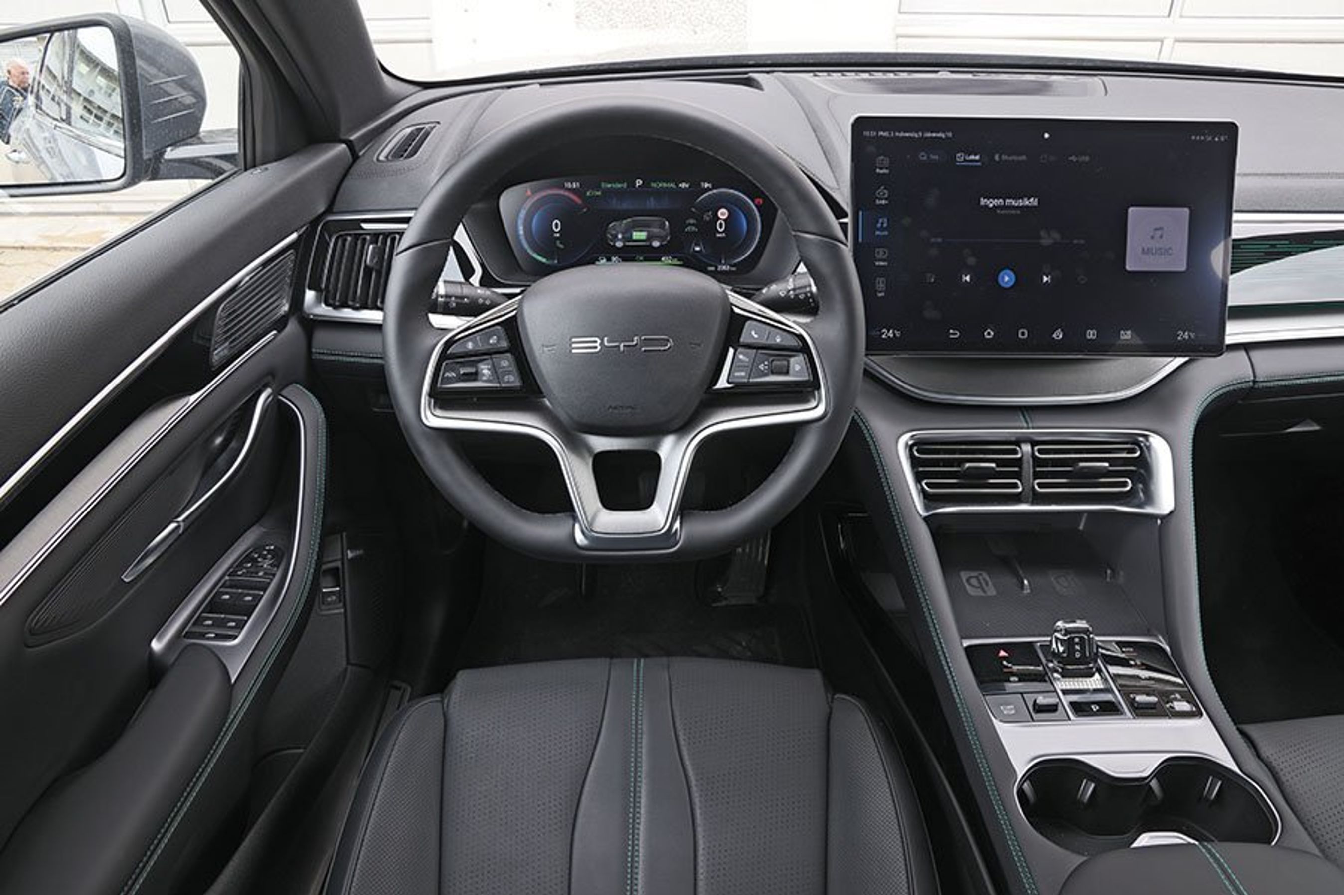 Førerpladsen i en BYD Seal U