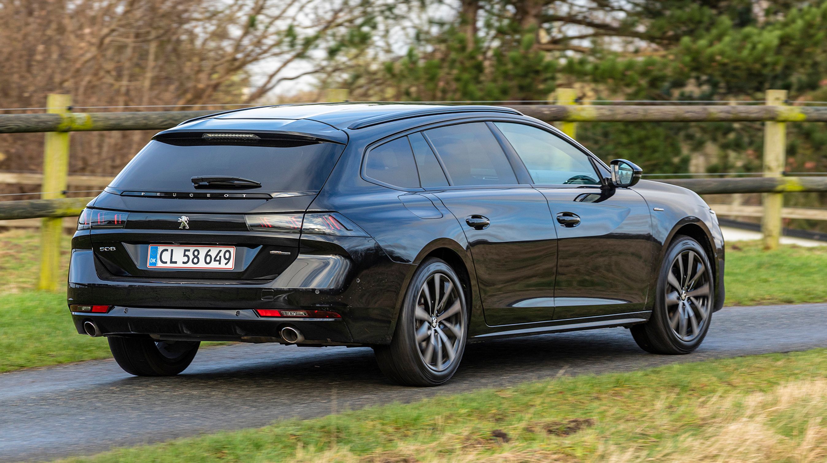 Merprisen for at få Peugeot 508 som stationcar er 20.000 kr. Den har primært et anderledes design, samt naturligvis et lidt større bagagerum.