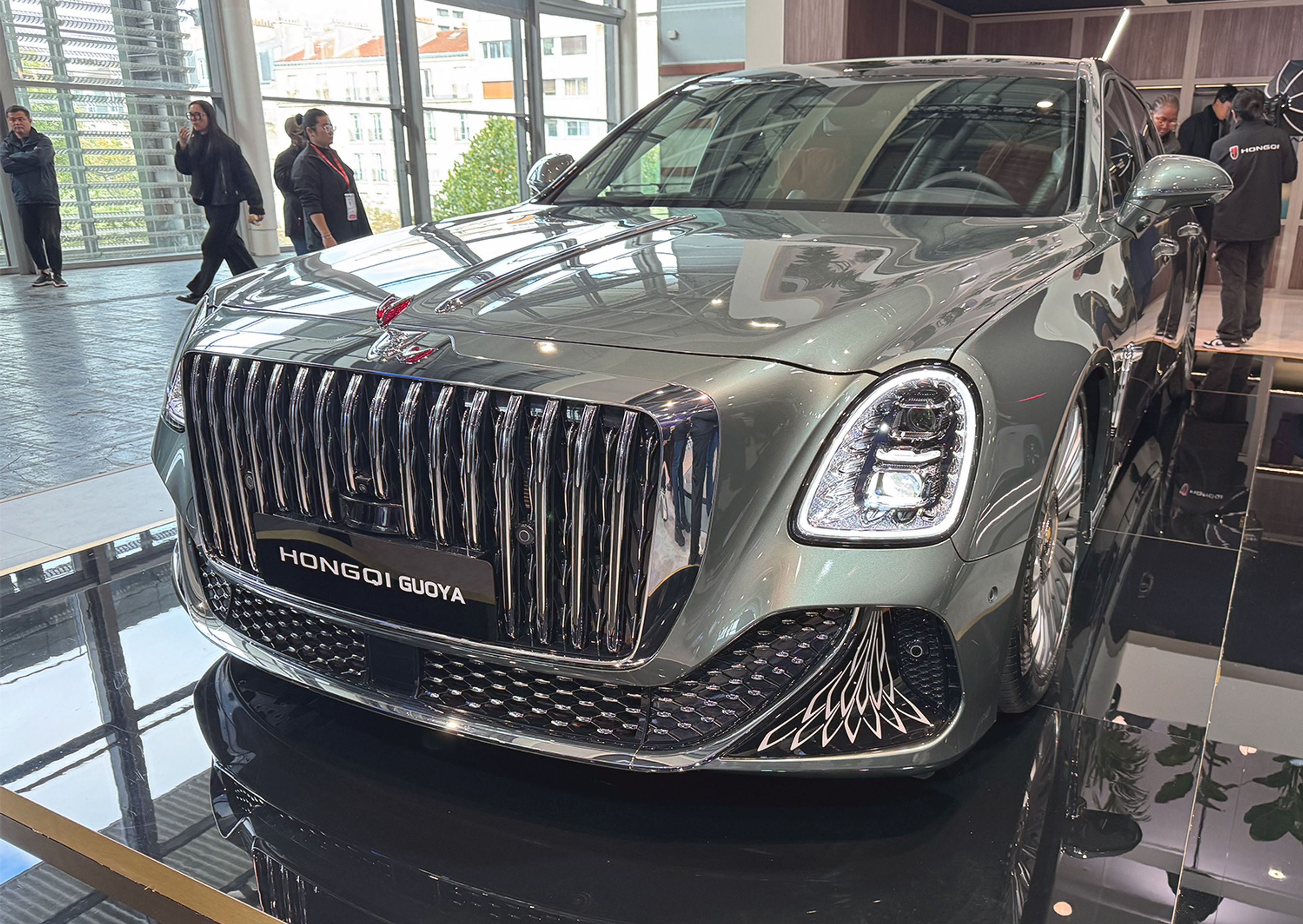 Hongqi viser denne benzindrevne Gouya på Paris-udstillingen. Der er dog ikke planer om at sælge den i Europa.