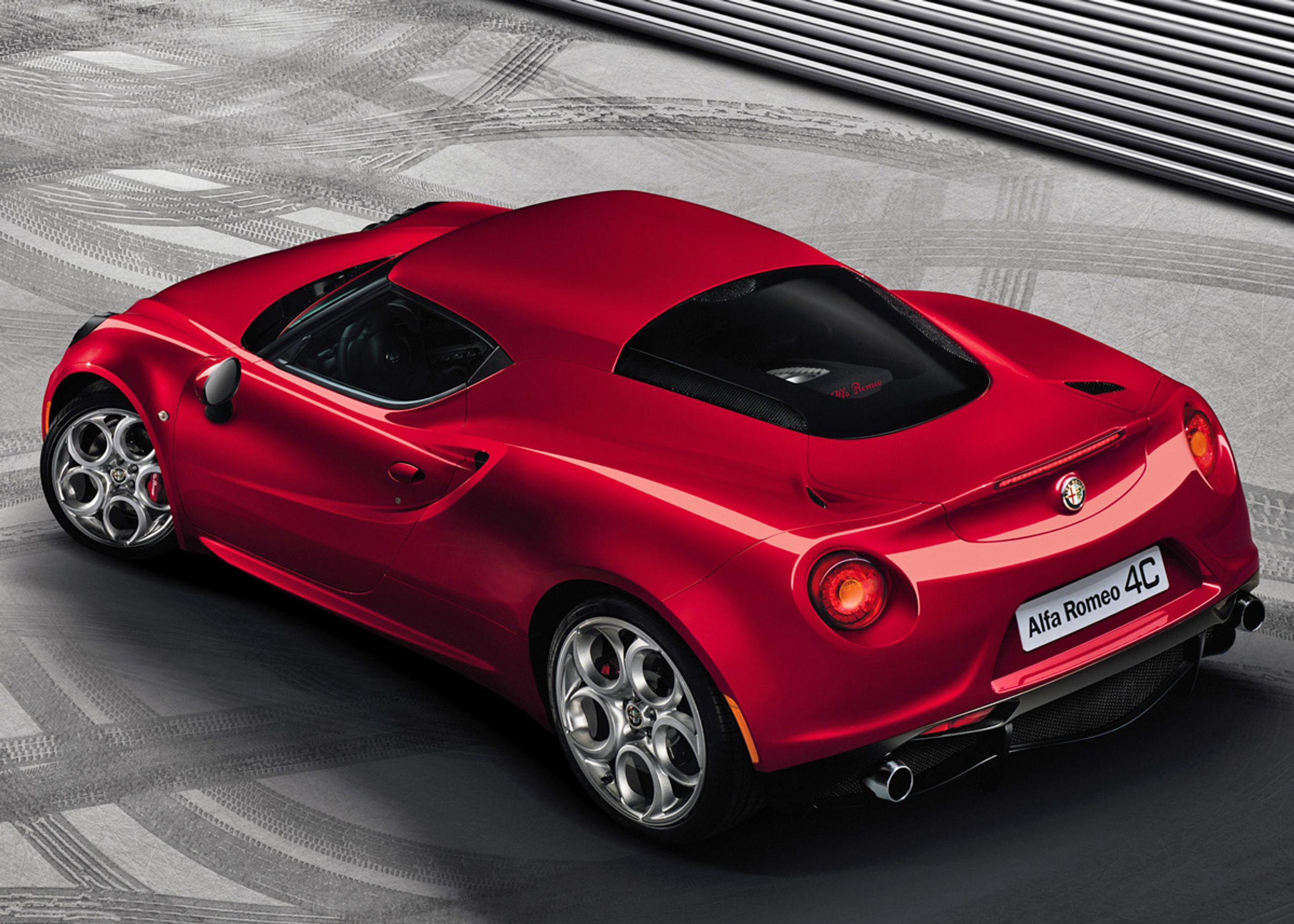 Alfa Romeo 4C har dramatisk design og det afspejler bl.a., at bilen har centerrmotor og baghjulstræk.