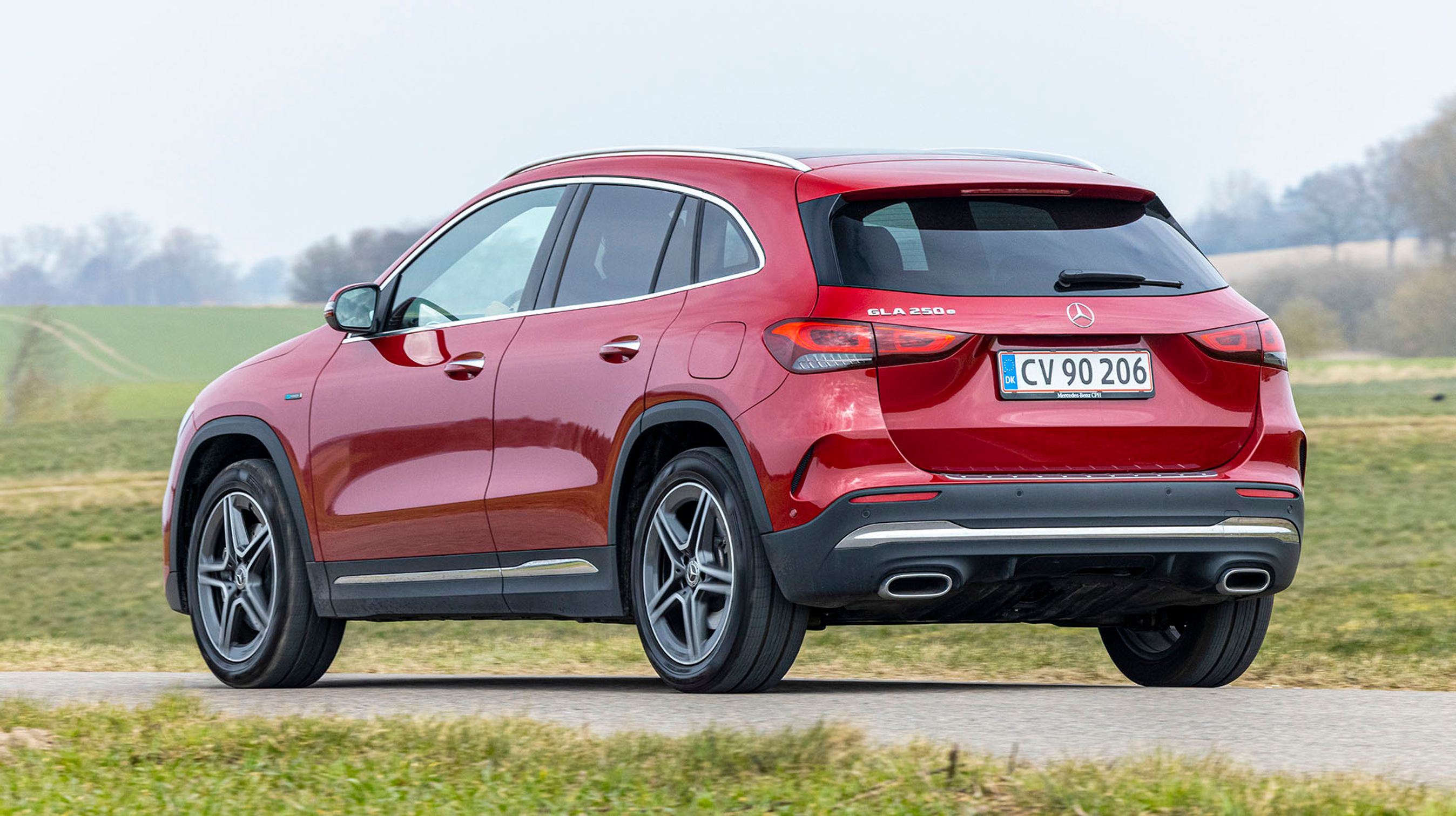 En lidt irriterende køreoplevelse kan man få, hvis man nærmer sig kanten af en vognbane. Så bremser bilen et af hjulene ned for at tvinge bilen tilbage på rette kurs. Det hjælper, men giver et chok, hver gang man oplever det.