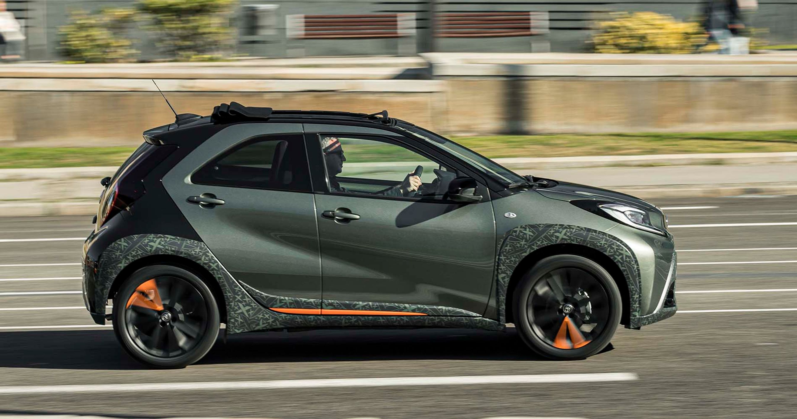 Toyota Aygo X set fra siden