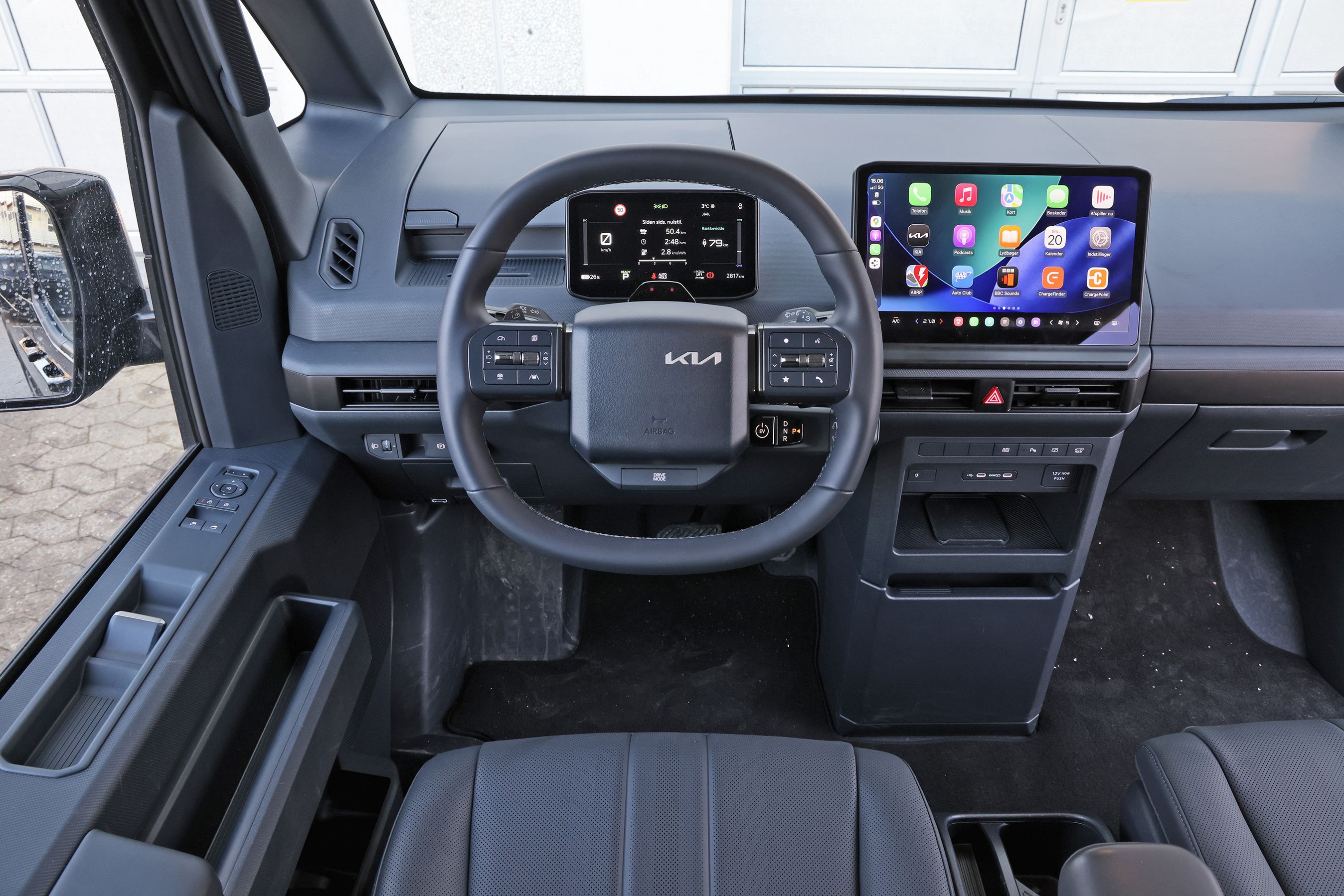 Førerpladsen i en Kia PV5