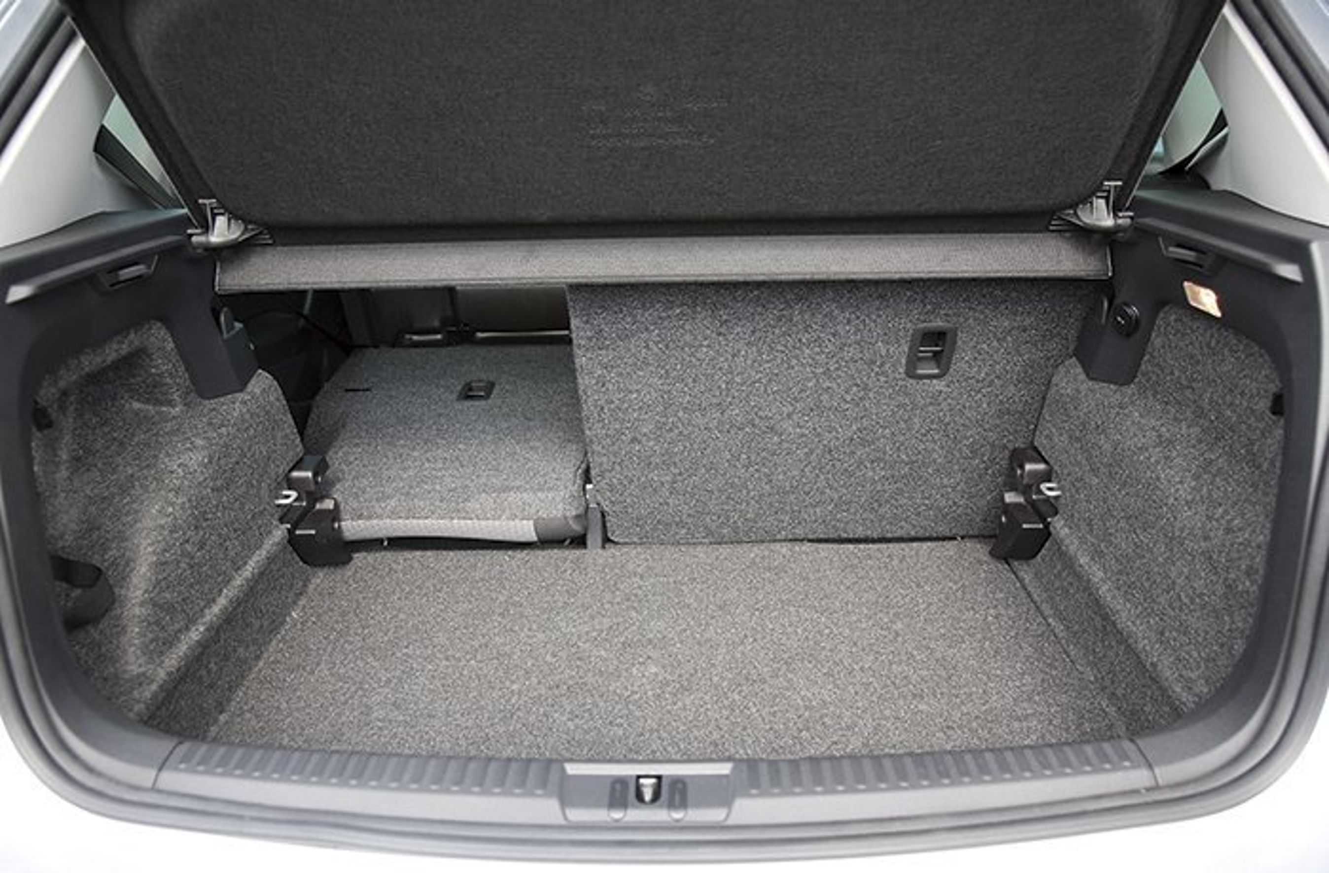 Der er 280 liter i bagagerummet.