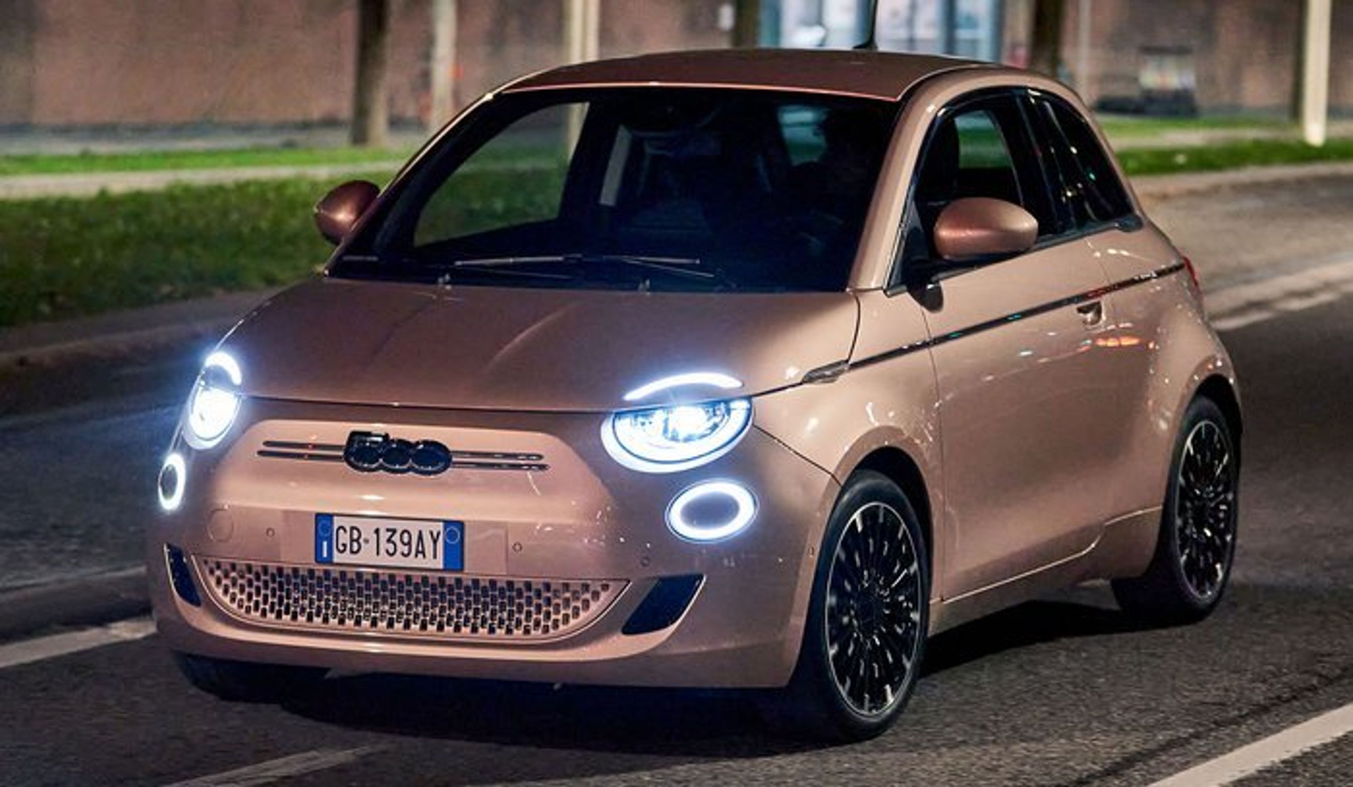 Fiat 500 er kommet til salg som elbil med tre forskellige karrosseri-typer.