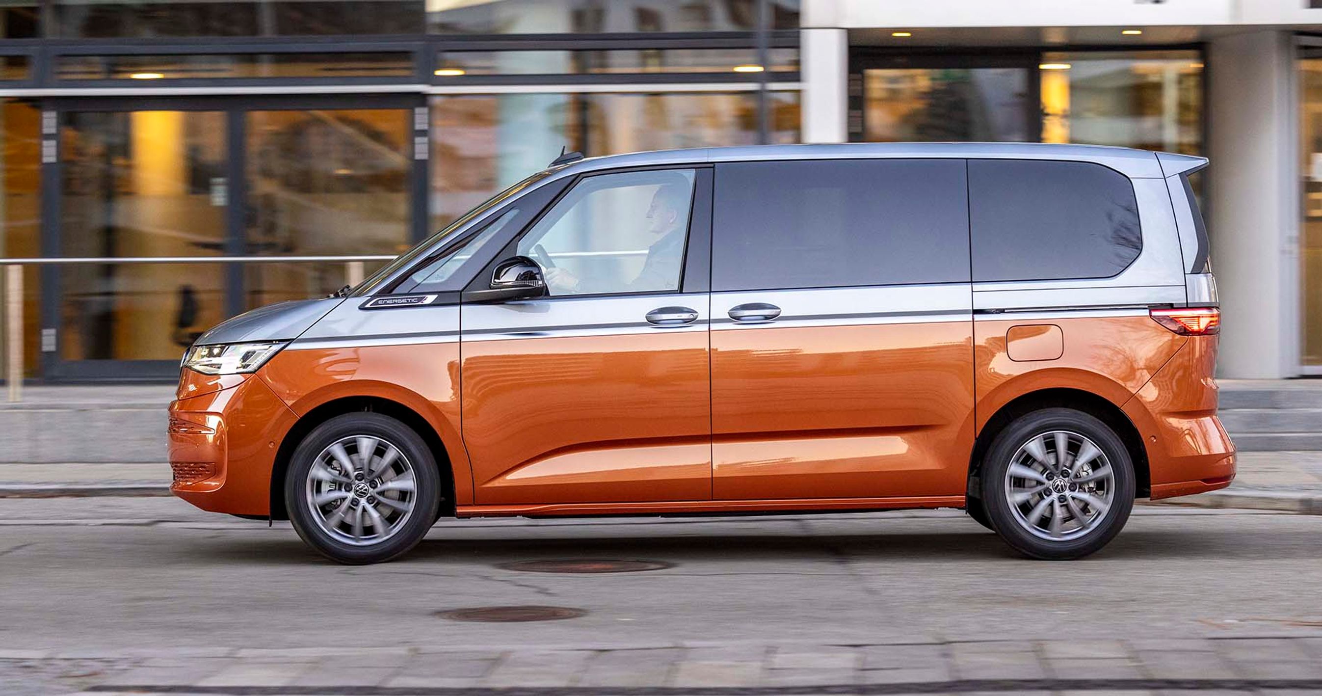 VW Multivan set fra siden