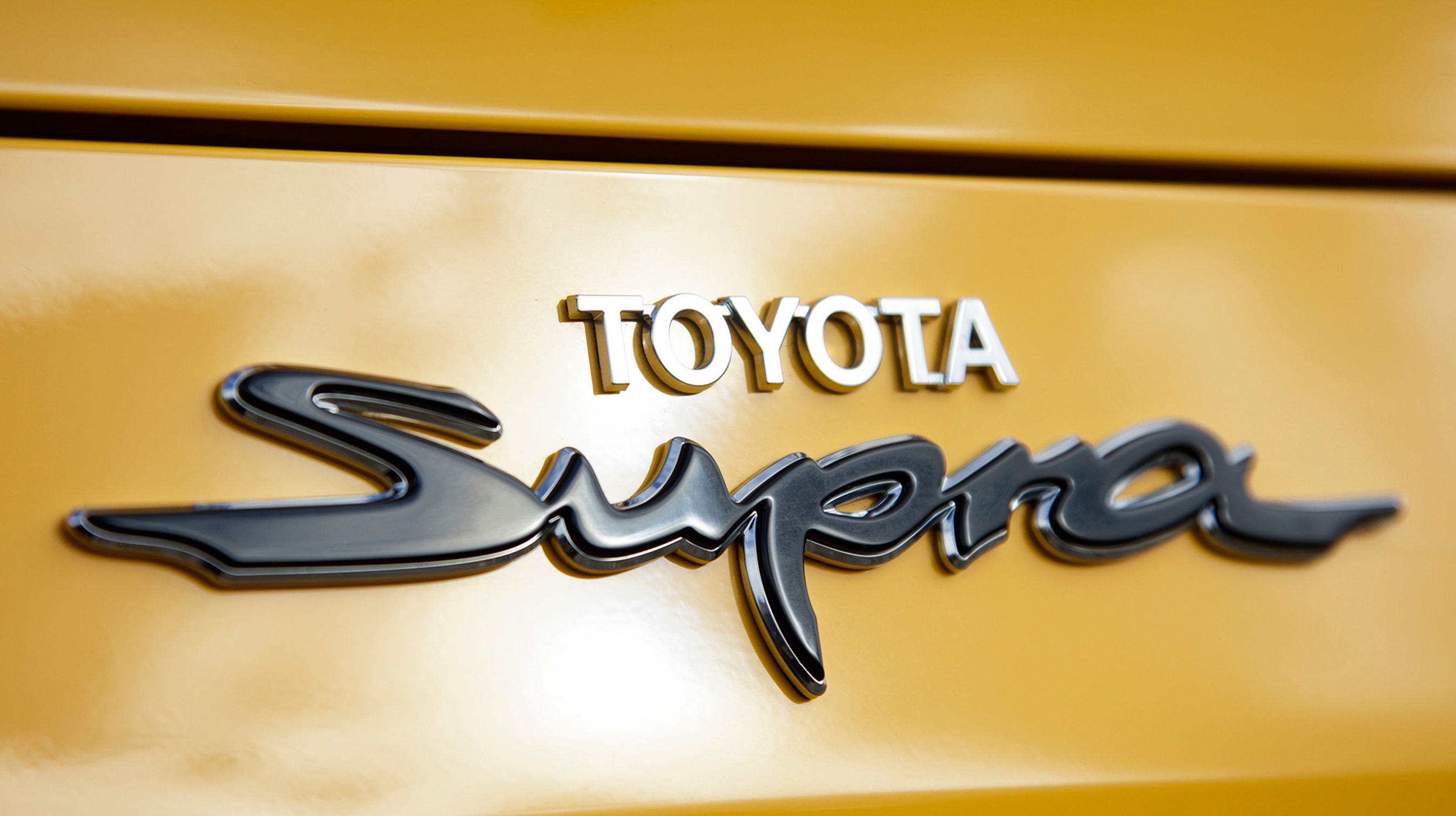 Supra er den Toyota-model, som flest mennesker kender. Logoet er lettere redesignet, så S’et ligner et af svingene på Nürburgring, hvor en del af udviklingsarbejdet er foregået.