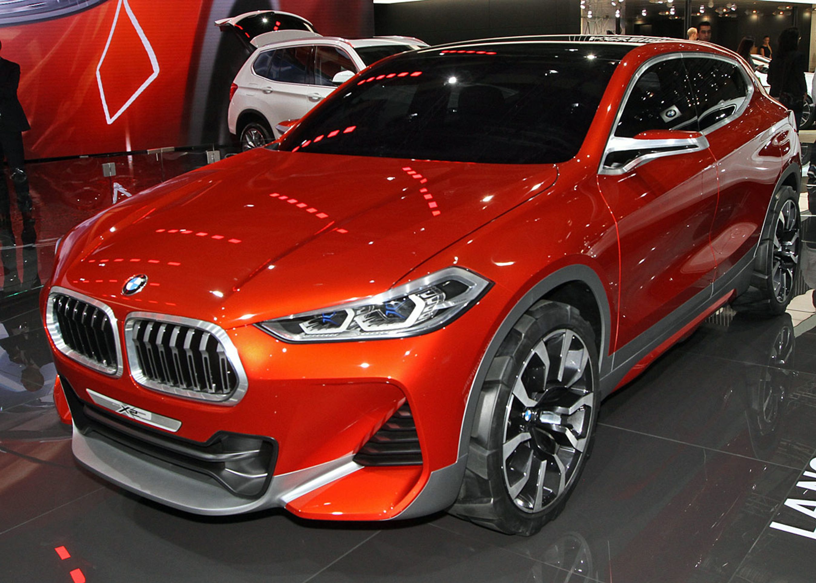 X2 er nært beslægtet med X1. F.eks. er begge bygget på den nye UKL-platform, der bruger tværstillede motorer og i udgangspunktet er forhjulstrukket. Fotos: Torben Arent