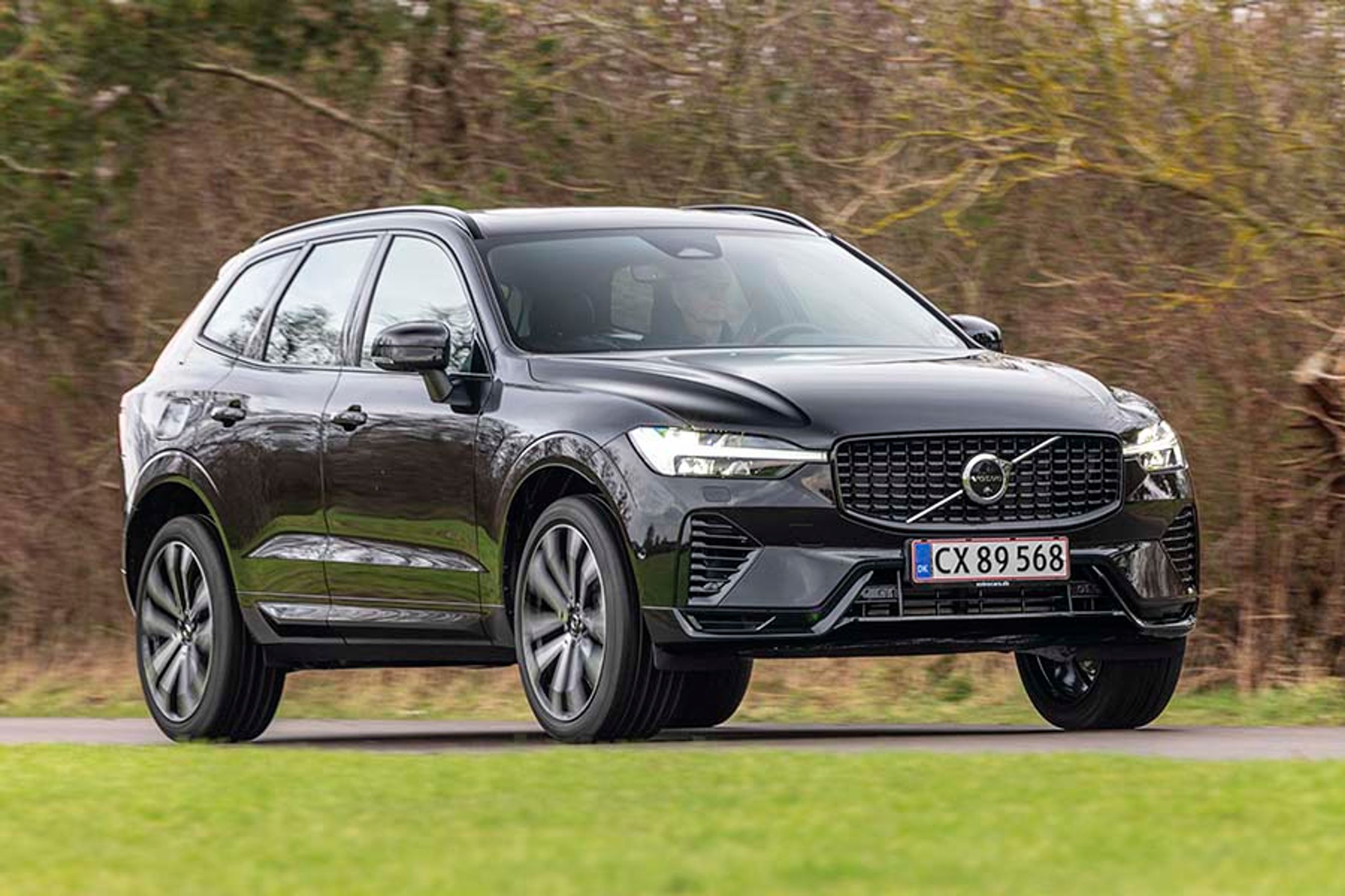 Volvo XC60 findes nu kun som plugin-hybrid. Her har vi testet den i mindste T6-udgave med ”kun” 350 hk. Billigste udgave koster 670.000 kr., mens denne topudgave er næsten 100.000 kr. dyrere.