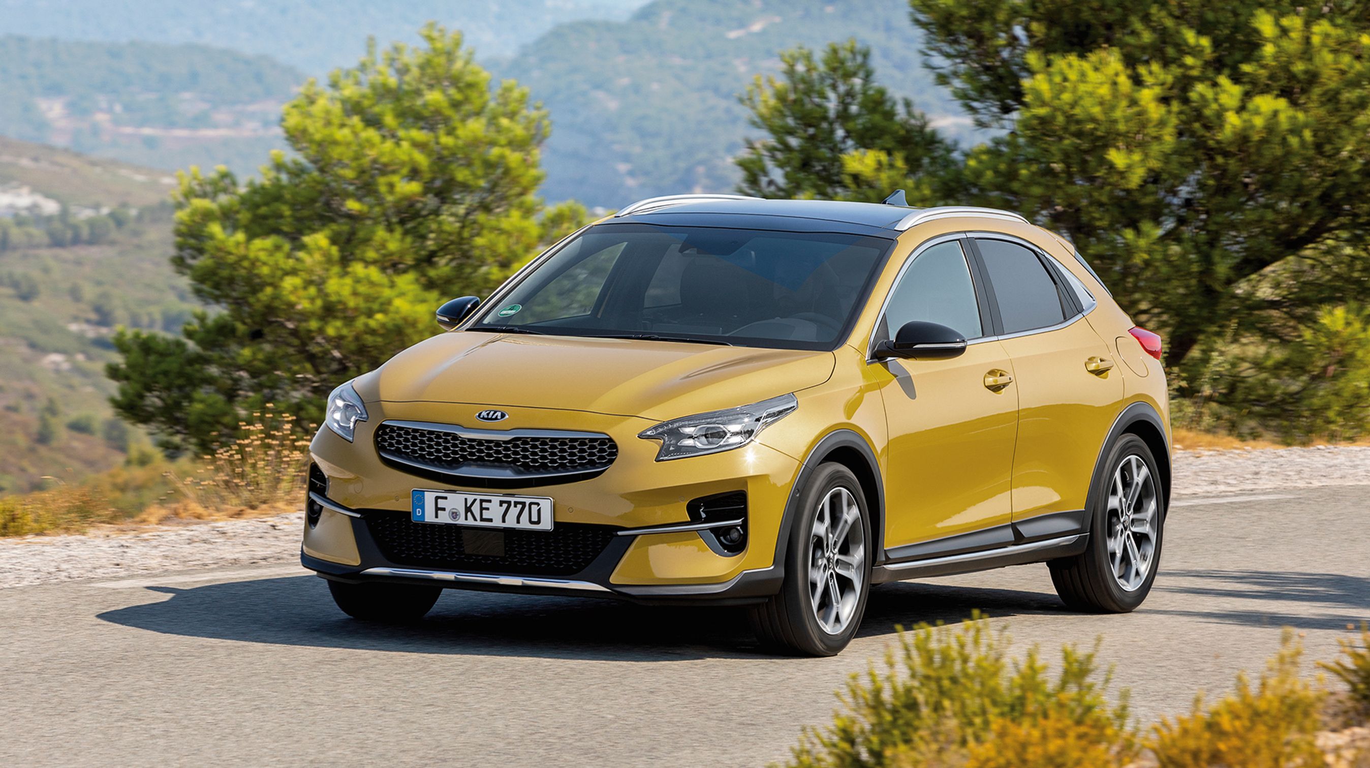 Kia Xceed er en crossoverudgave af Ceed, men er i vid udstrækning sin egen. Fronten har mere karakter med de brede kromkanter (gælder Premium-udstyr) øverst og nederst.