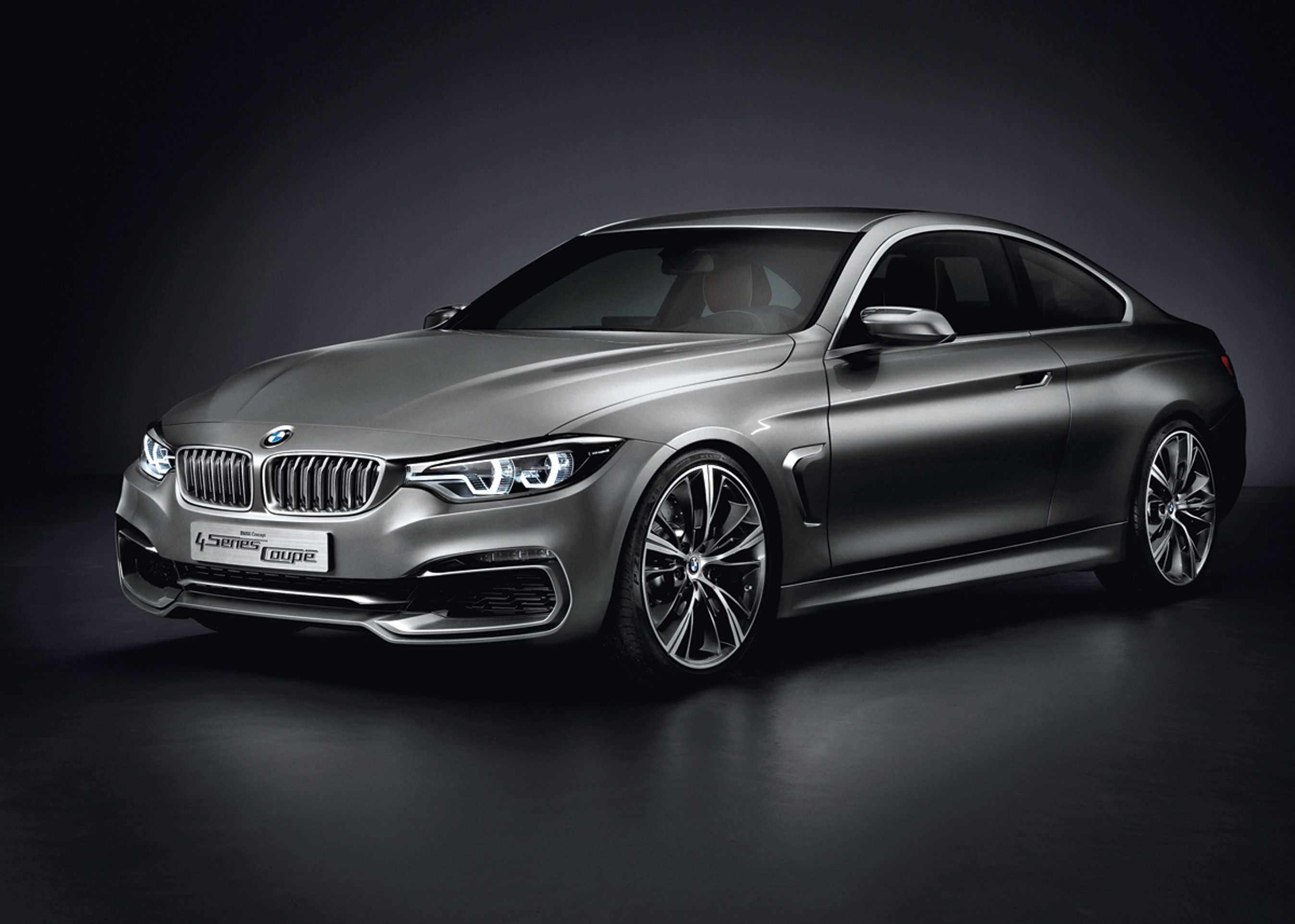 Lavere og bredere end 3-serien er 4-serien. Ingen karrosseridele er fælles.