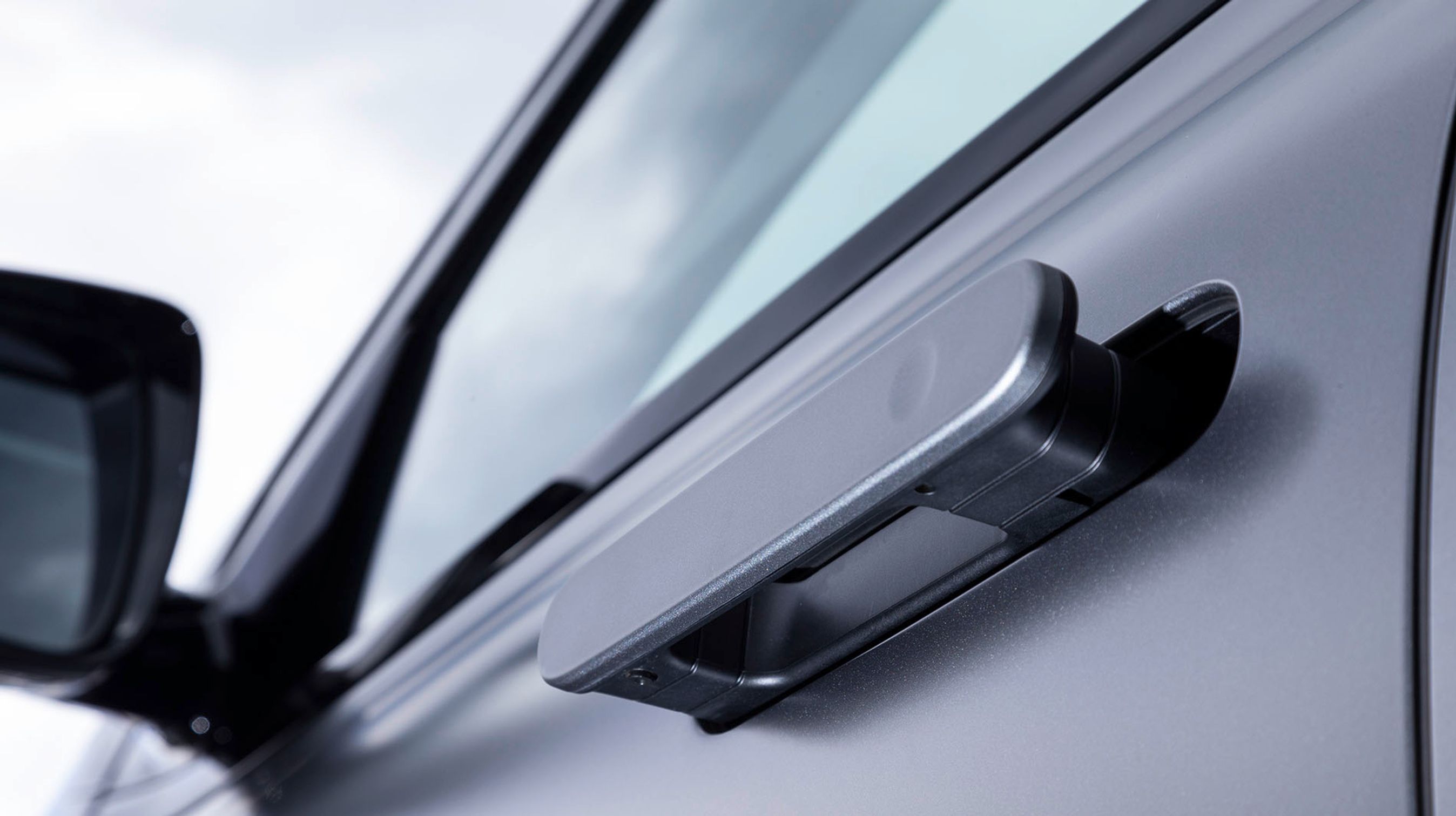 For at holde luftmodstanden glider dørhåndtagene ind i døren, når man kører.